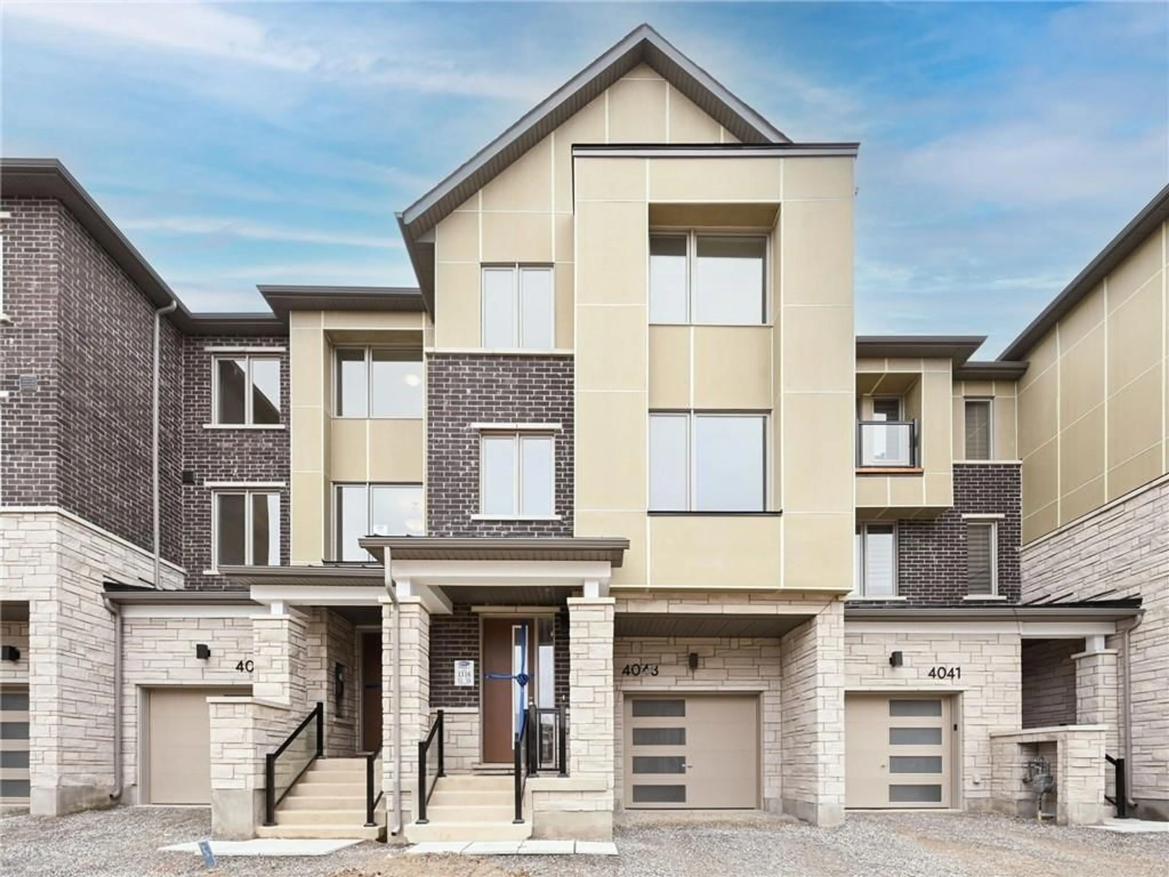 A pic from exterior of the house or condo for 4043 Saida St, Mississauga Ontario L5M 2S8