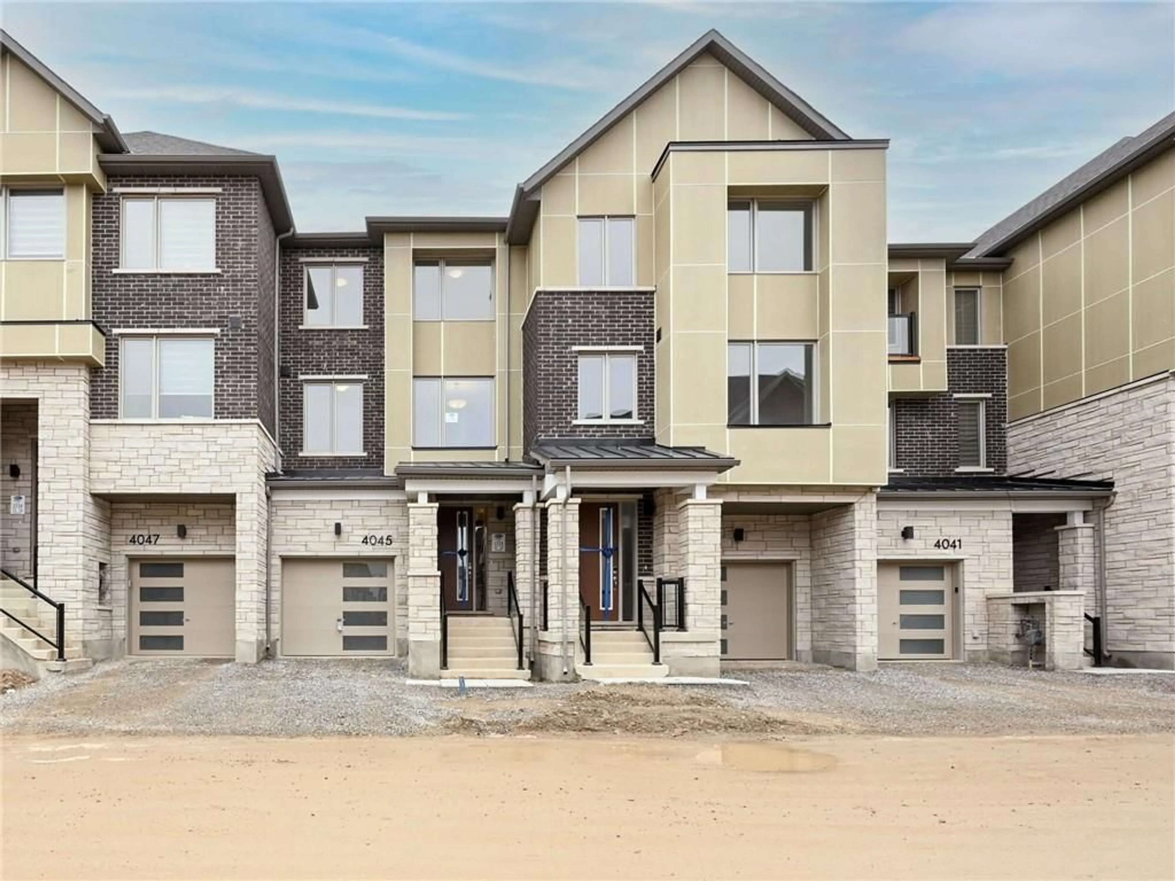 A pic from exterior of the house or condo for 4045 SAIDA St, Mississauga Ontario L5M 2S8