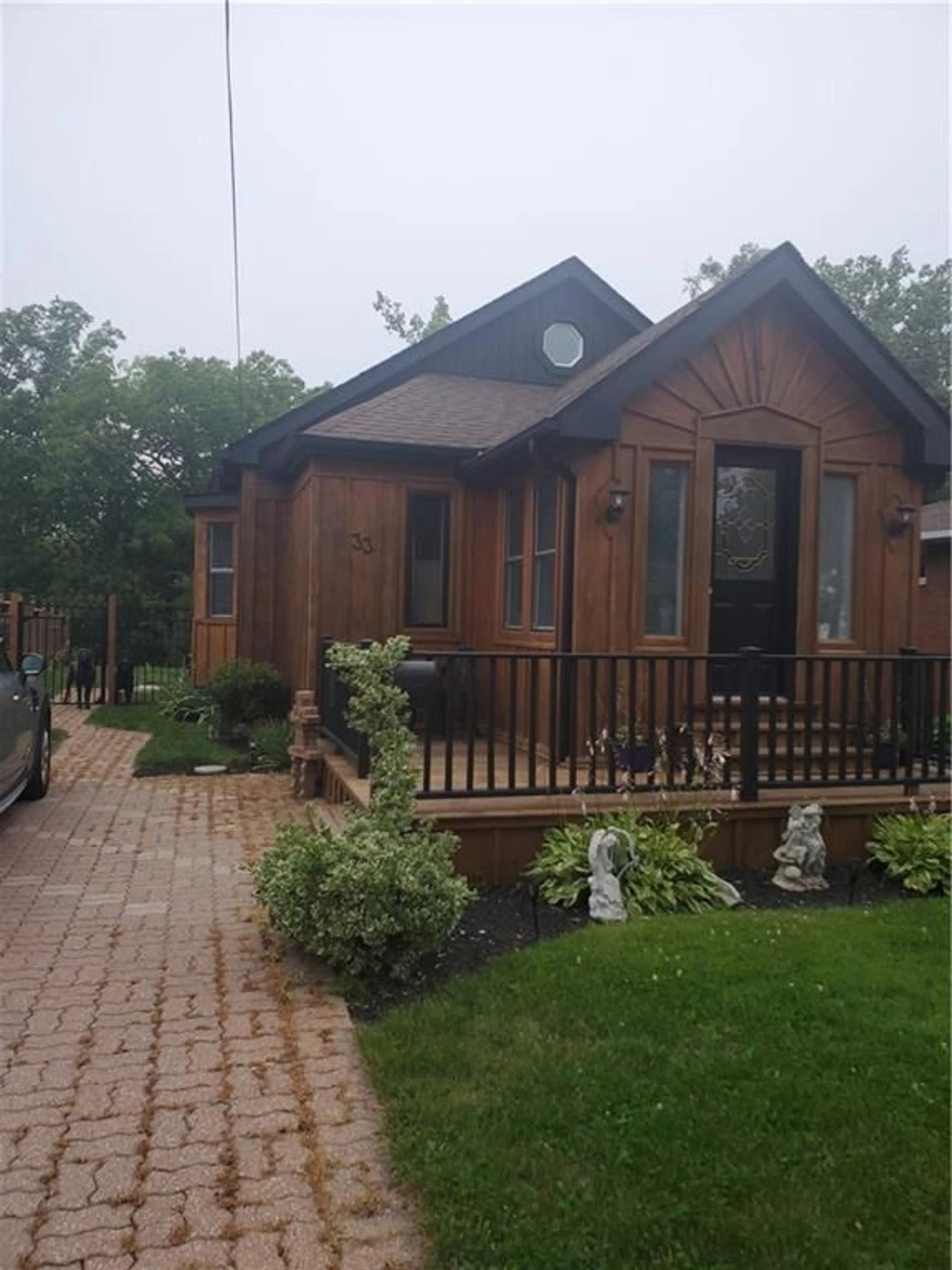 Cottage for 33 Rosedale Ave, St. Catharines Ontario L2P 1Y6