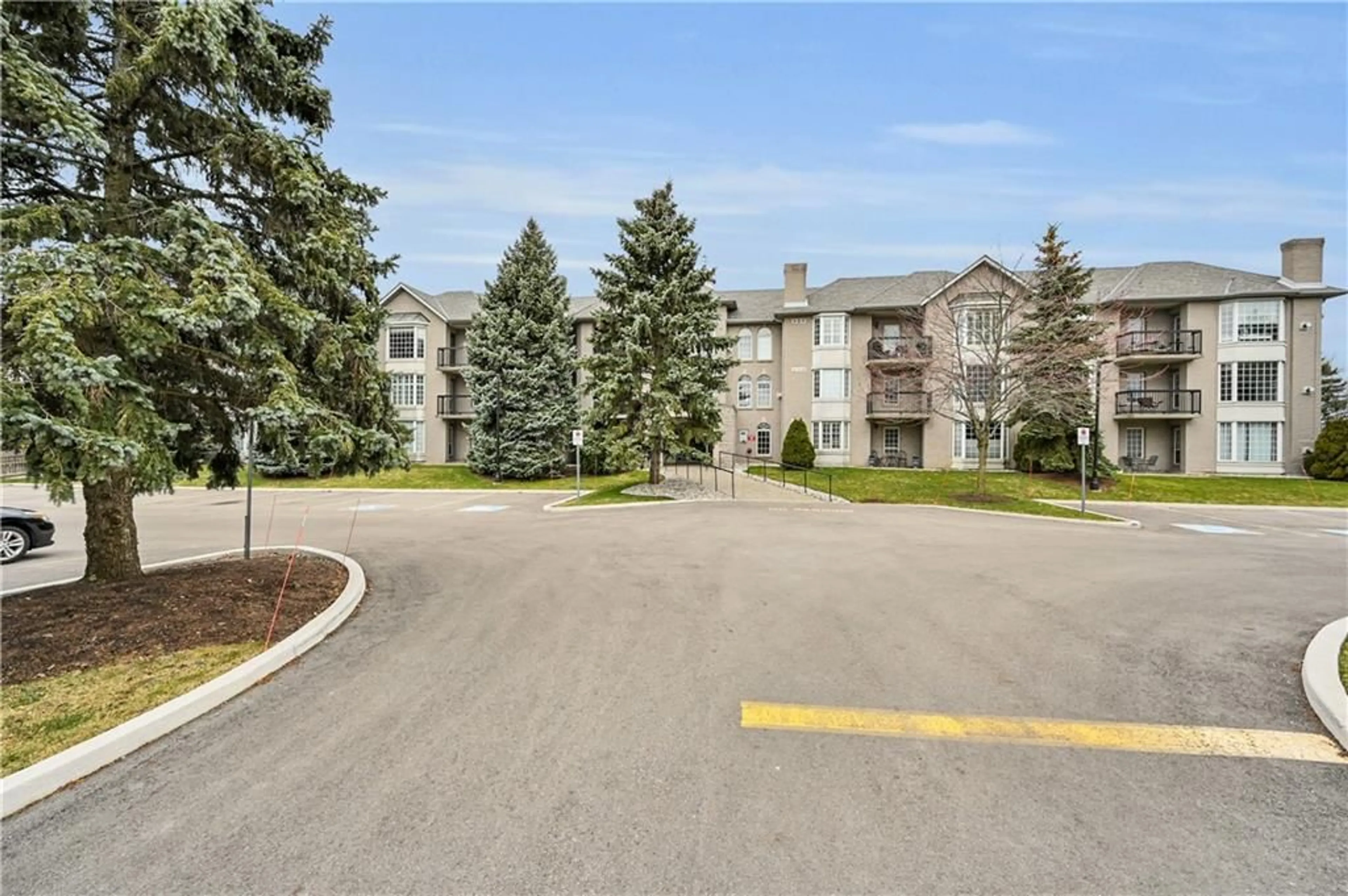 A pic from exterior of the house or condo for 970 GOLF LINKS Rd #201, Ancaster Ontario L9K 1J8