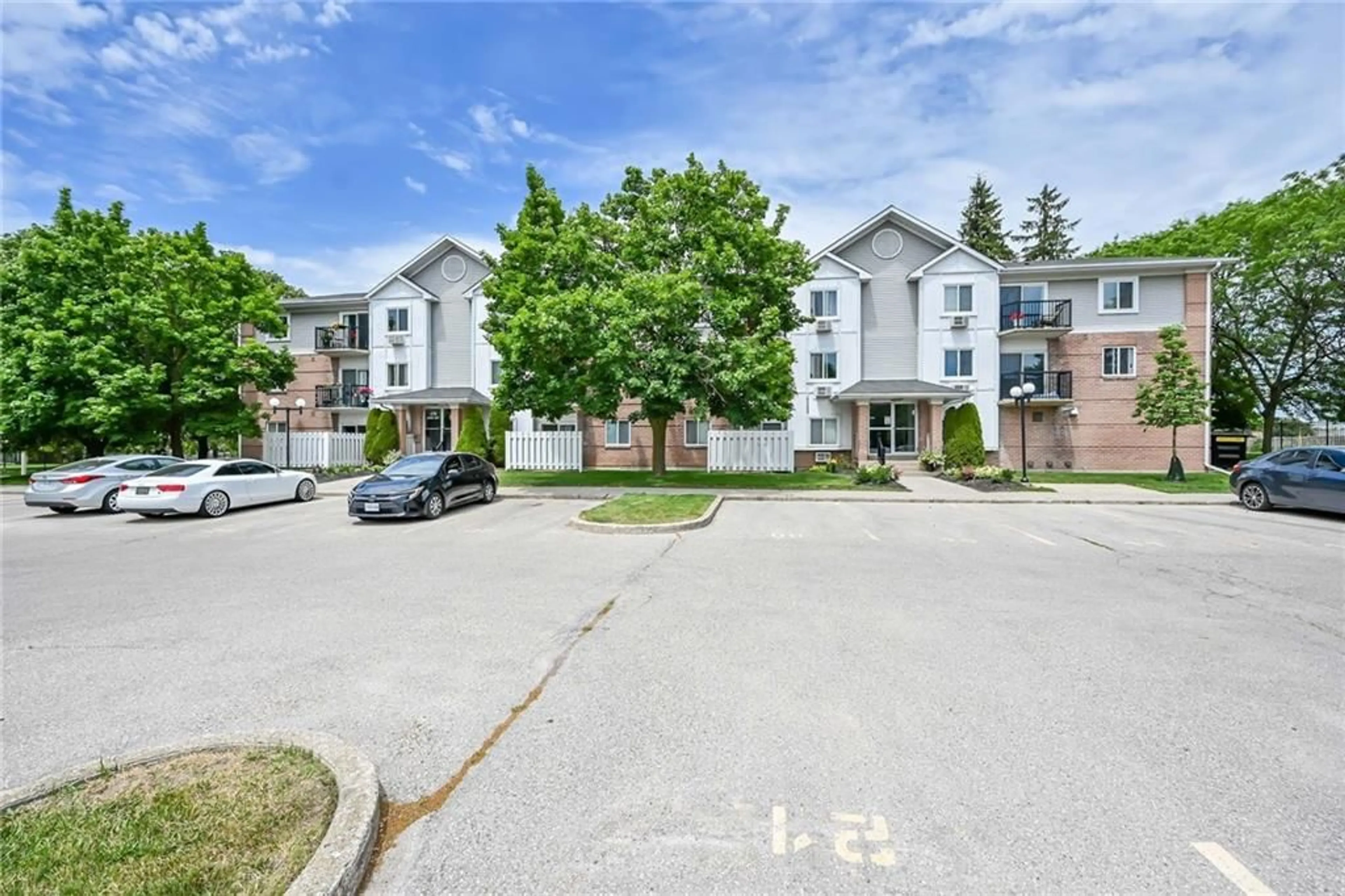 A pic from exterior of the house or condo for 276 EIWO Crt #101, Waterloo Ontario N2K 3M6