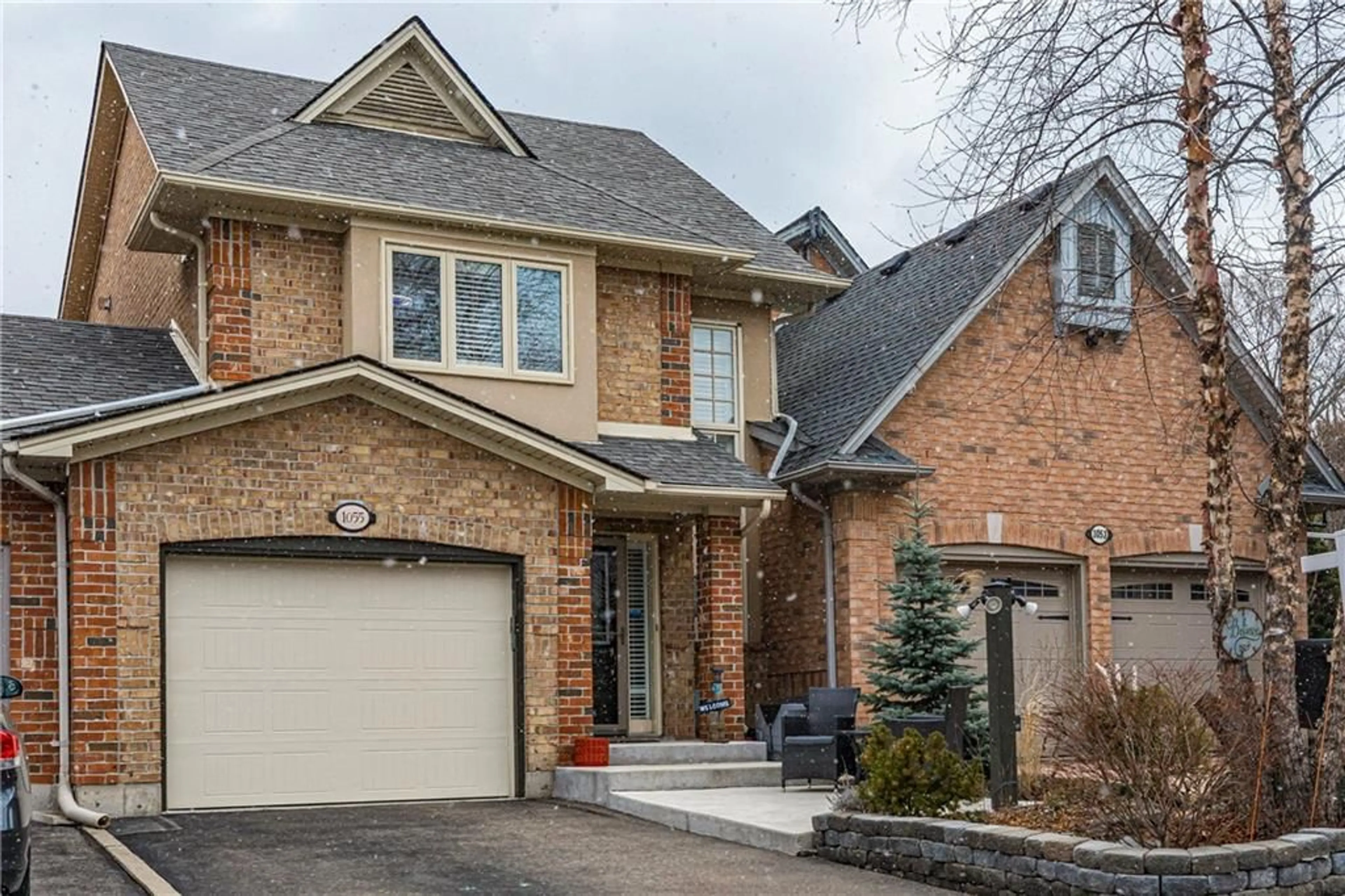 Home with brick exterior material for 1055 Plains View Ave, Burlington Ontario L7T 4B7