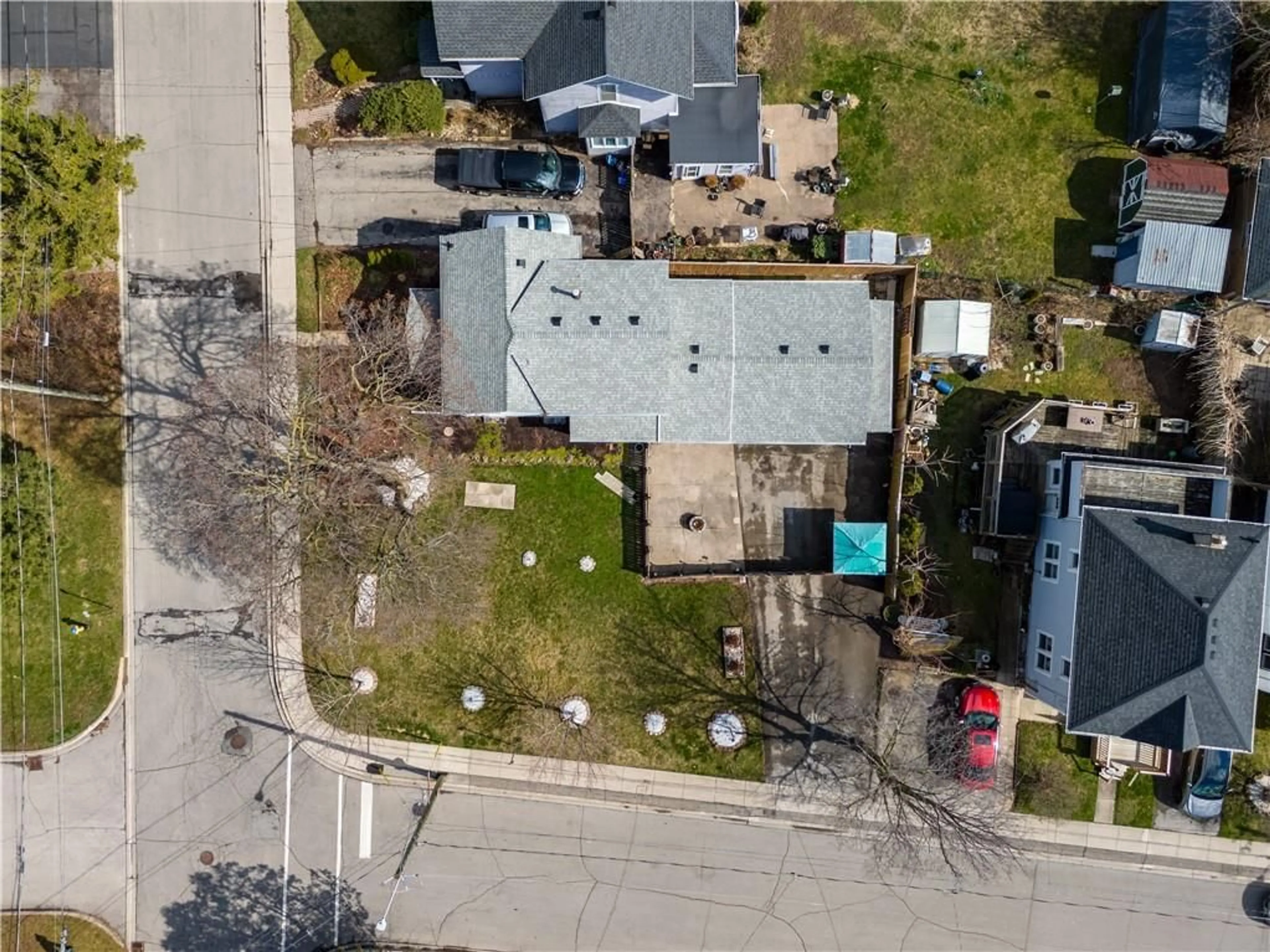 Frontside or backside of a home for 26 ELIZABETH St, Grimsby Ontario L3M 3K4