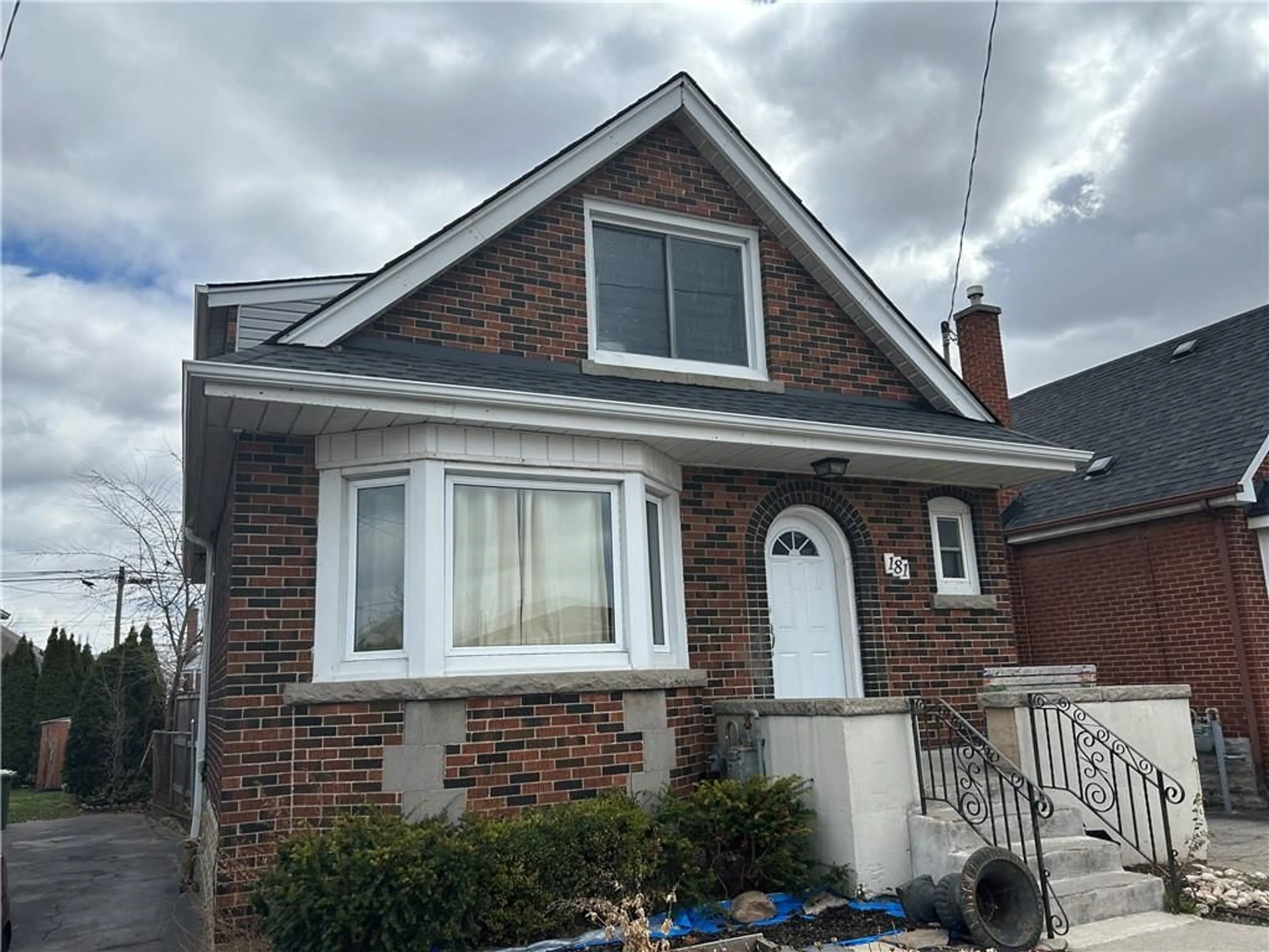 Frontside or backside of a home for 181 Kenilworth Ave, Hamilton Ontario L8K 2T5