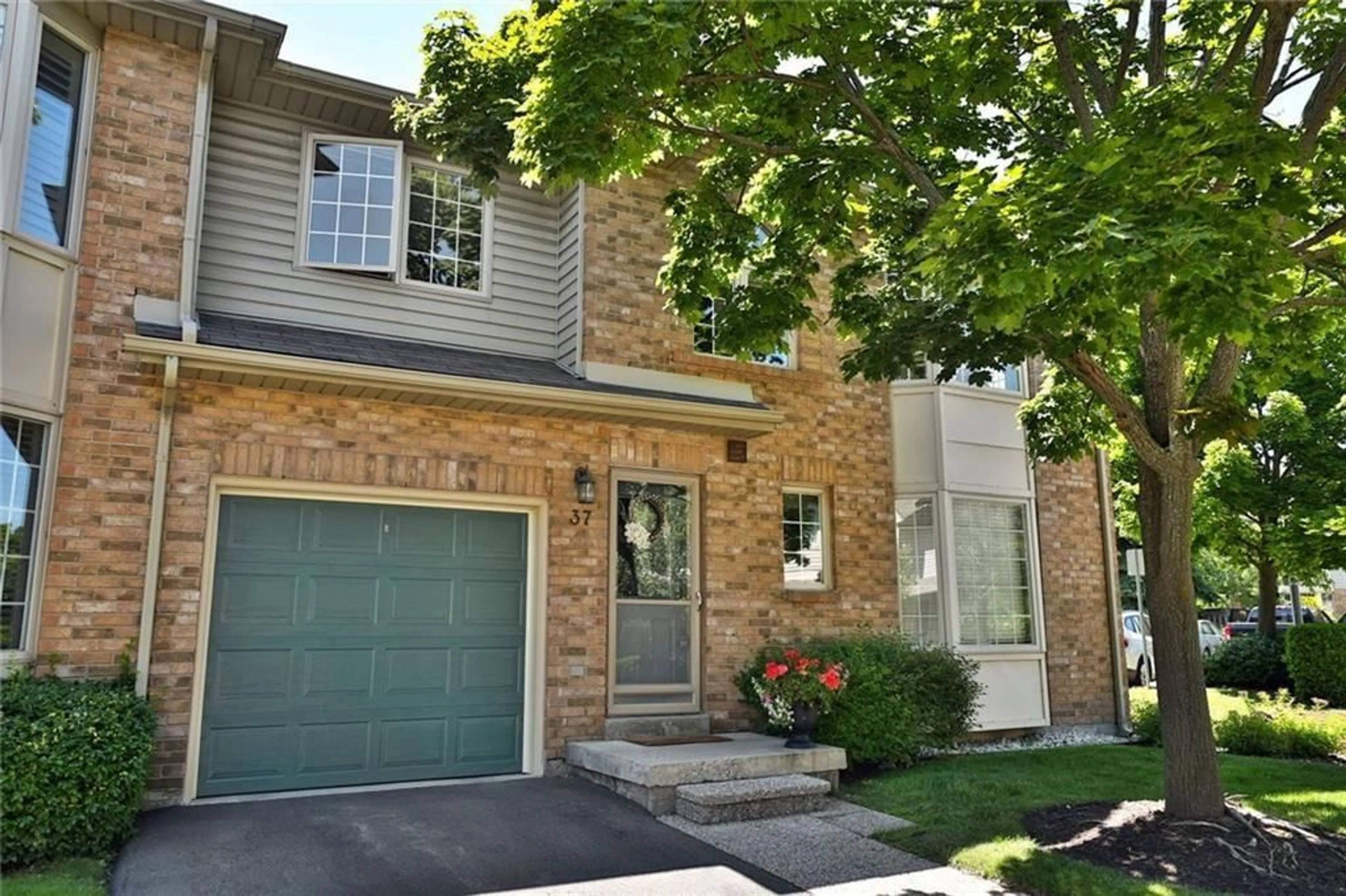 A pic from exterior of the house or condo for 3333 NEW St #37, Burlington Ontario L7N 1N1