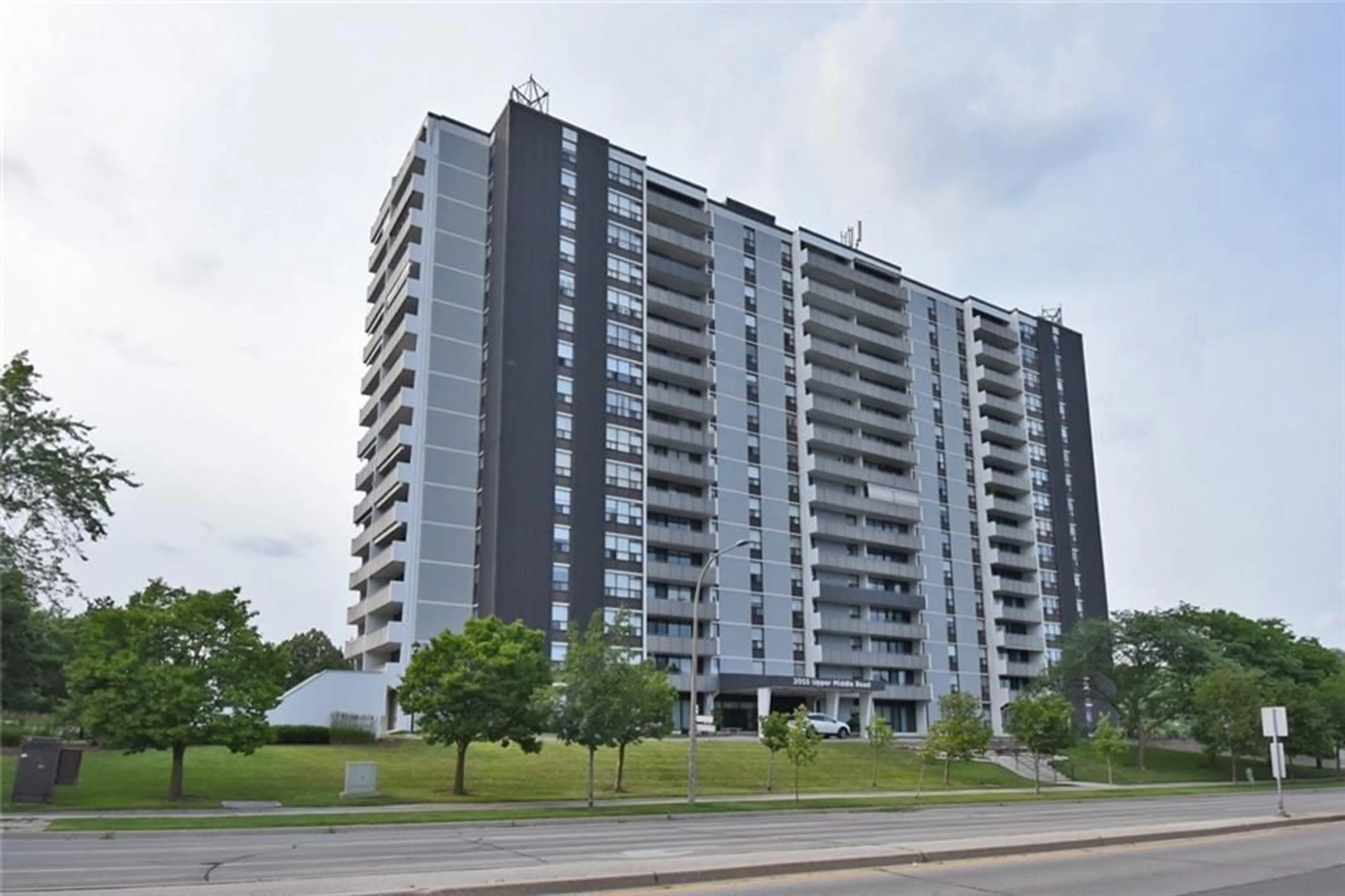 A pic from exterior of the house or condo for 2055 Upper Middle Rd #1610, Burlington Ontario L7P 3P4