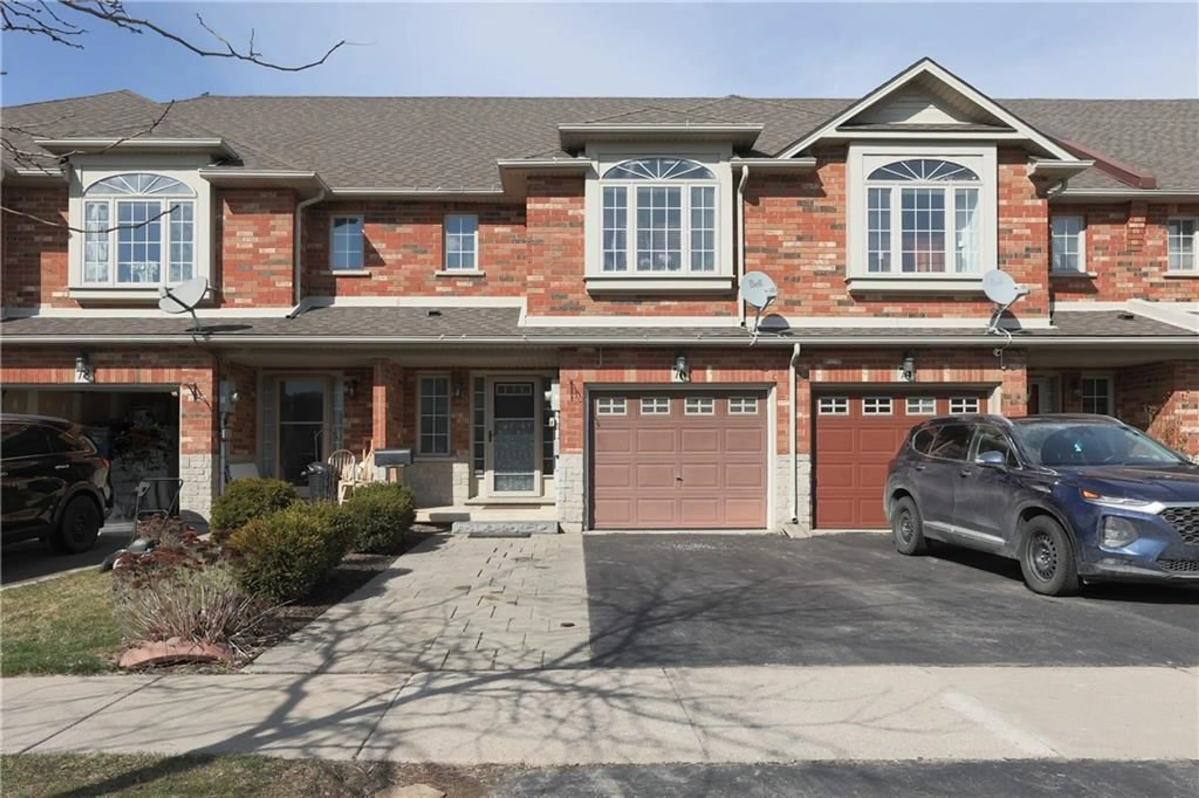 Home with brick exterior material for 76 MAGNOLIA Cres, Grimsby Ontario L3M 5R4