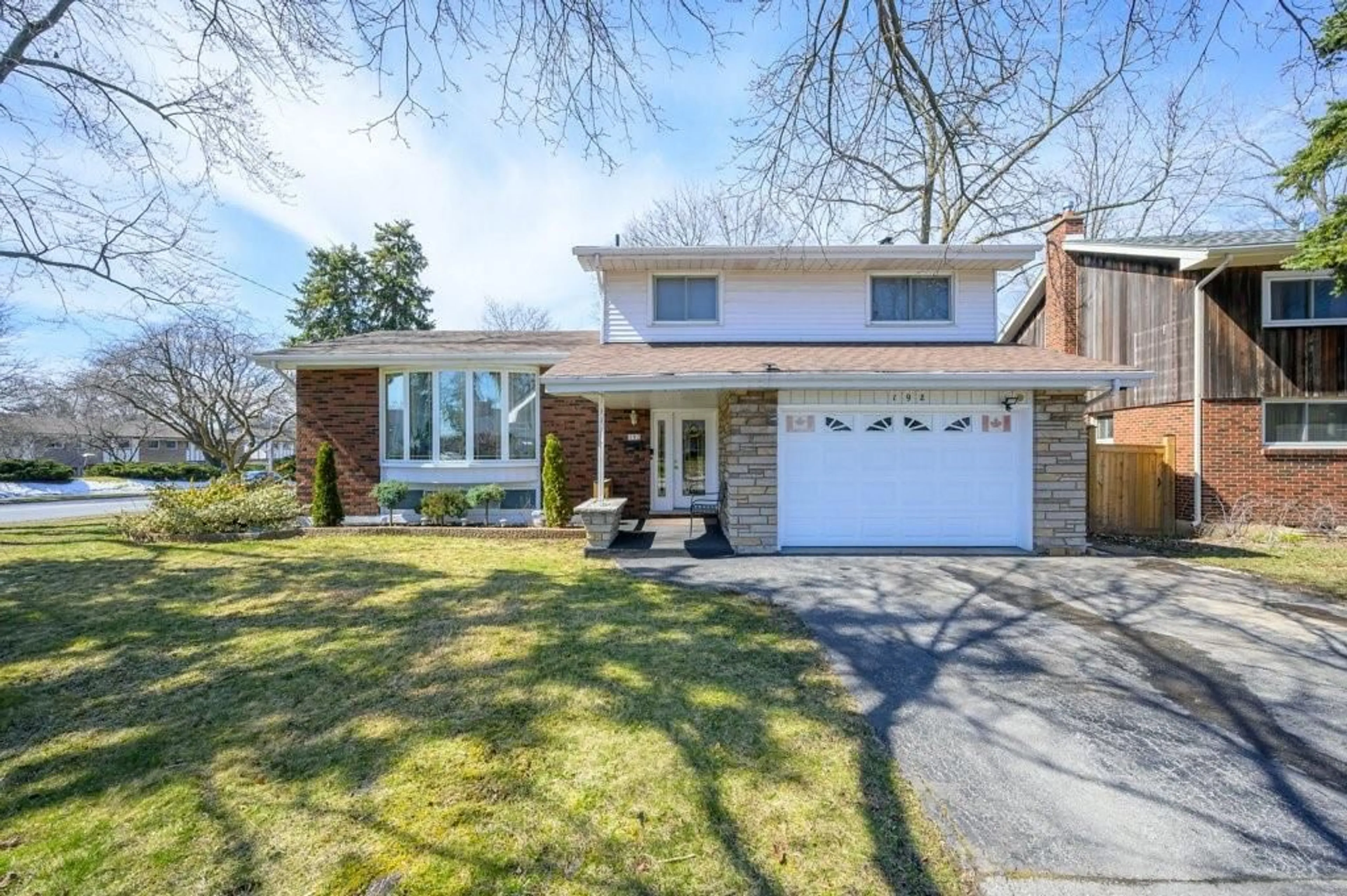 Home with brick exterior material for 192 BUCKINGHAM Dr, Hamilton Ontario L9C 2G7
