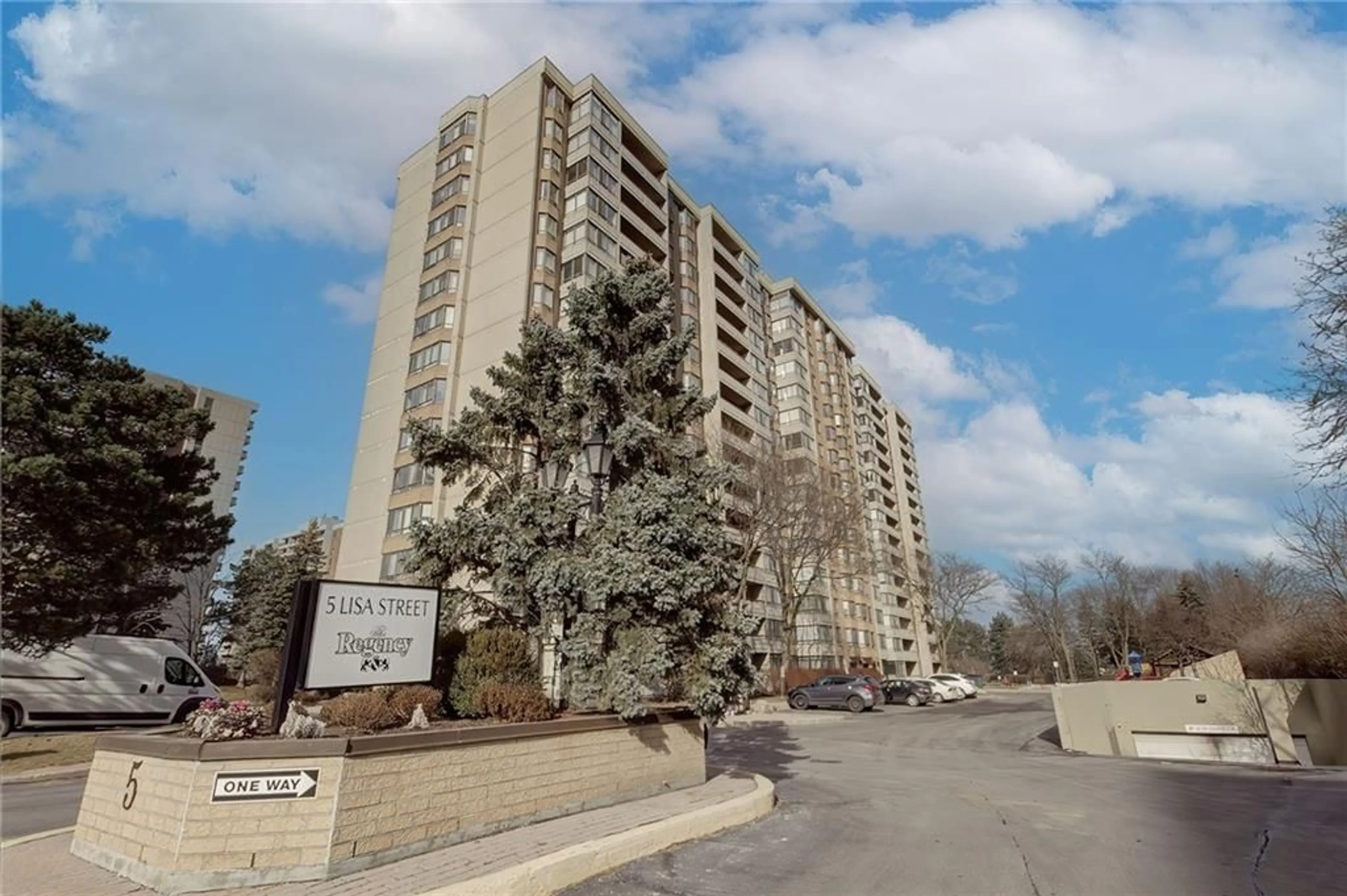 A pic from exterior of the house or condo for 5 Lisa Dr #908, Brampton Ontario L6T 4T4