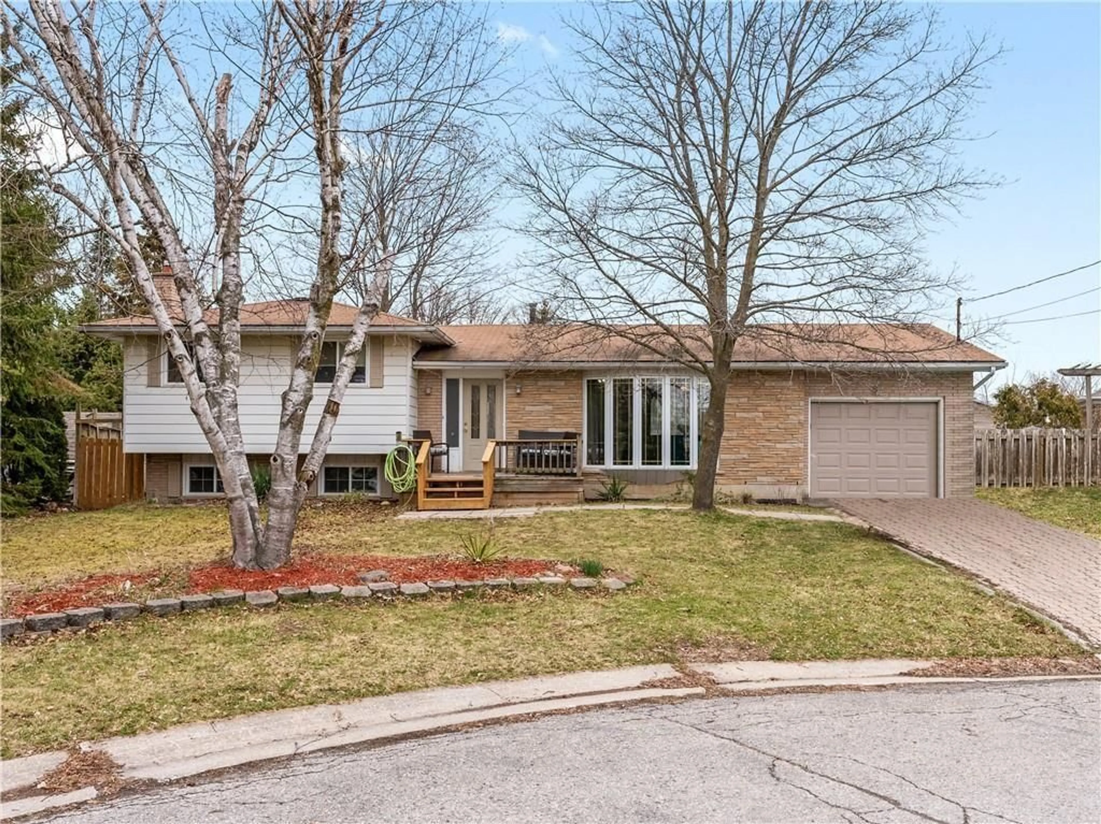 Home with brick exterior material for 27 MCGREGOR Pl, Caledonia Ontario N3W 1K1