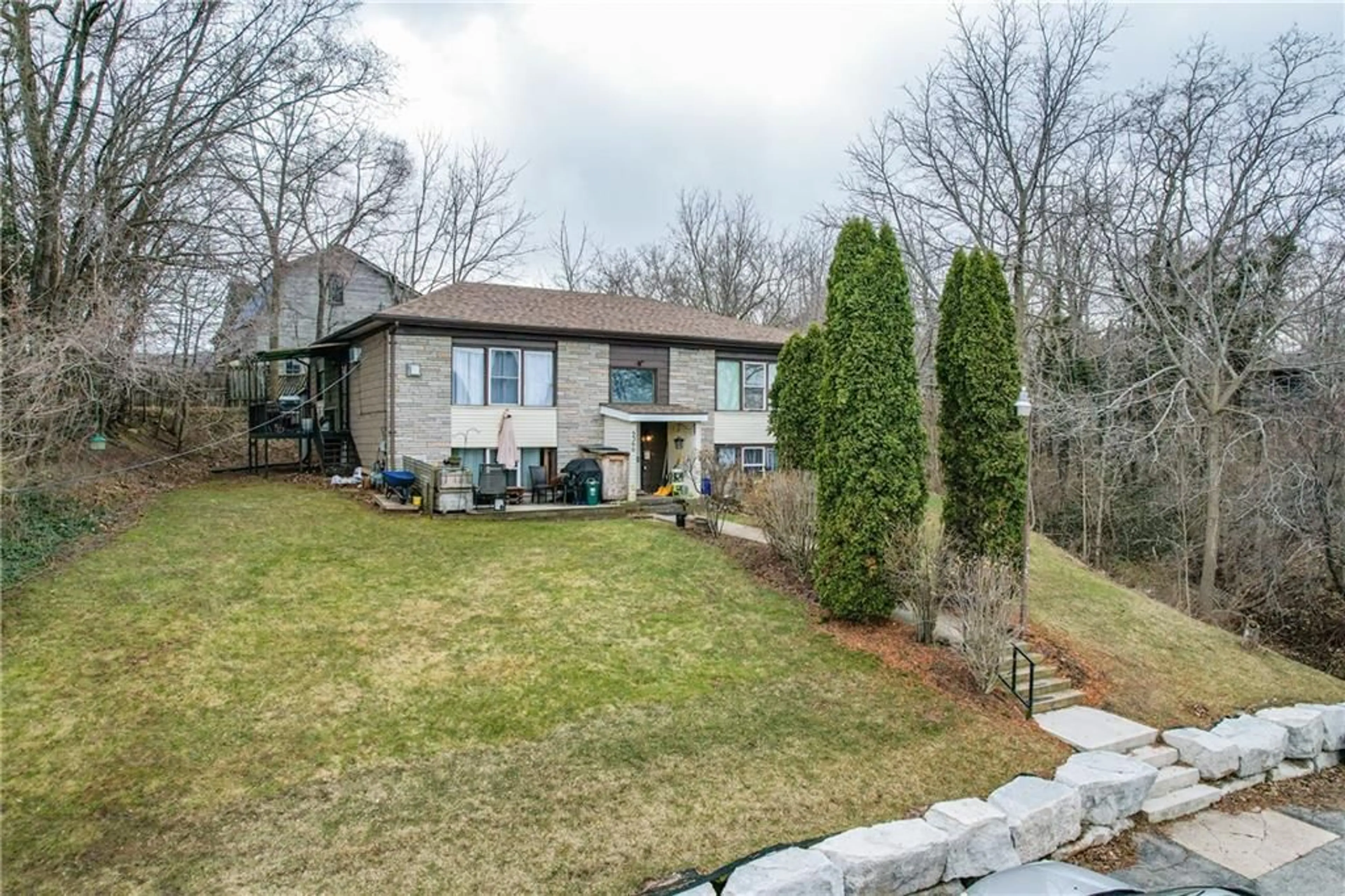 Frontside or backside of a home for 5366 King St, Beamsville Ontario L0R 1B3