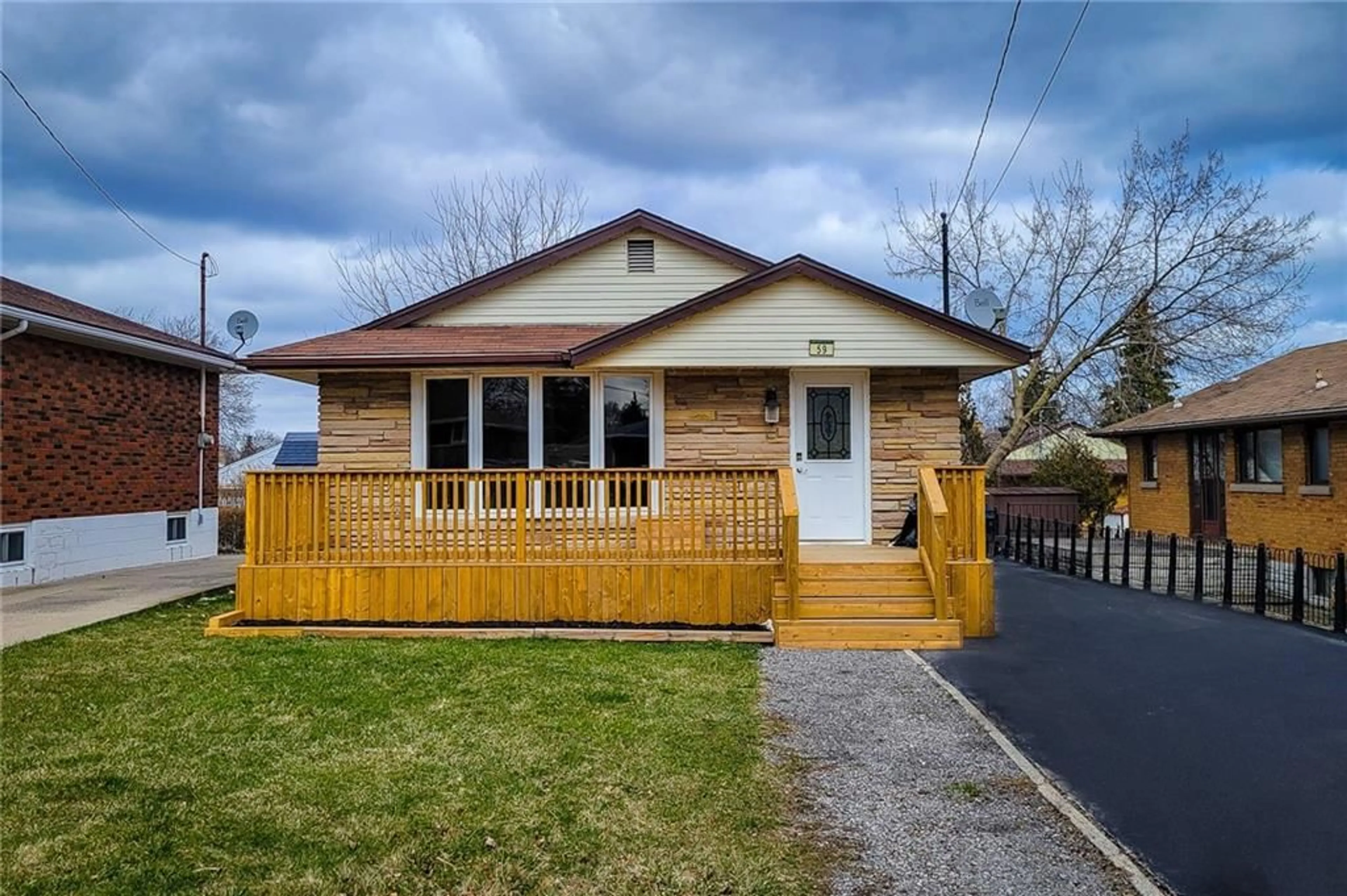 Frontside or backside of a home for 59 BEACON Ave, Hamilton Ontario L8T 2N4