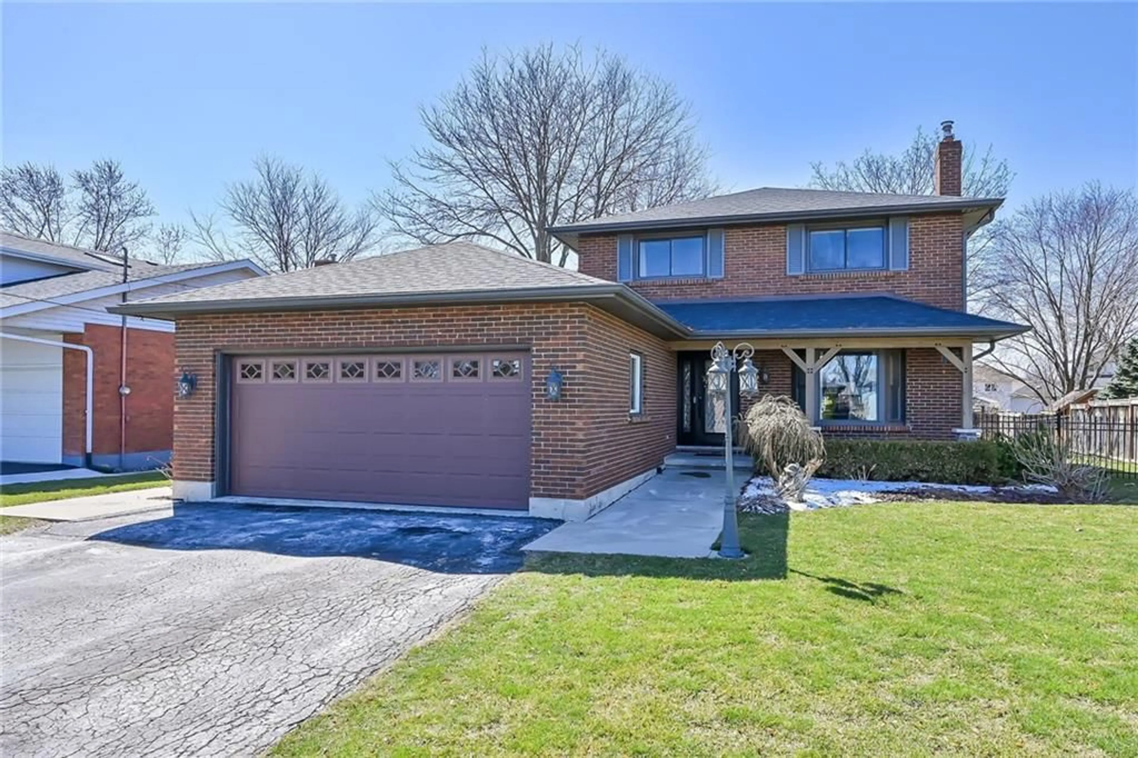 Home with brick exterior material for 352 MacCrae Dr, Caledonia Ontario N3W 1K6