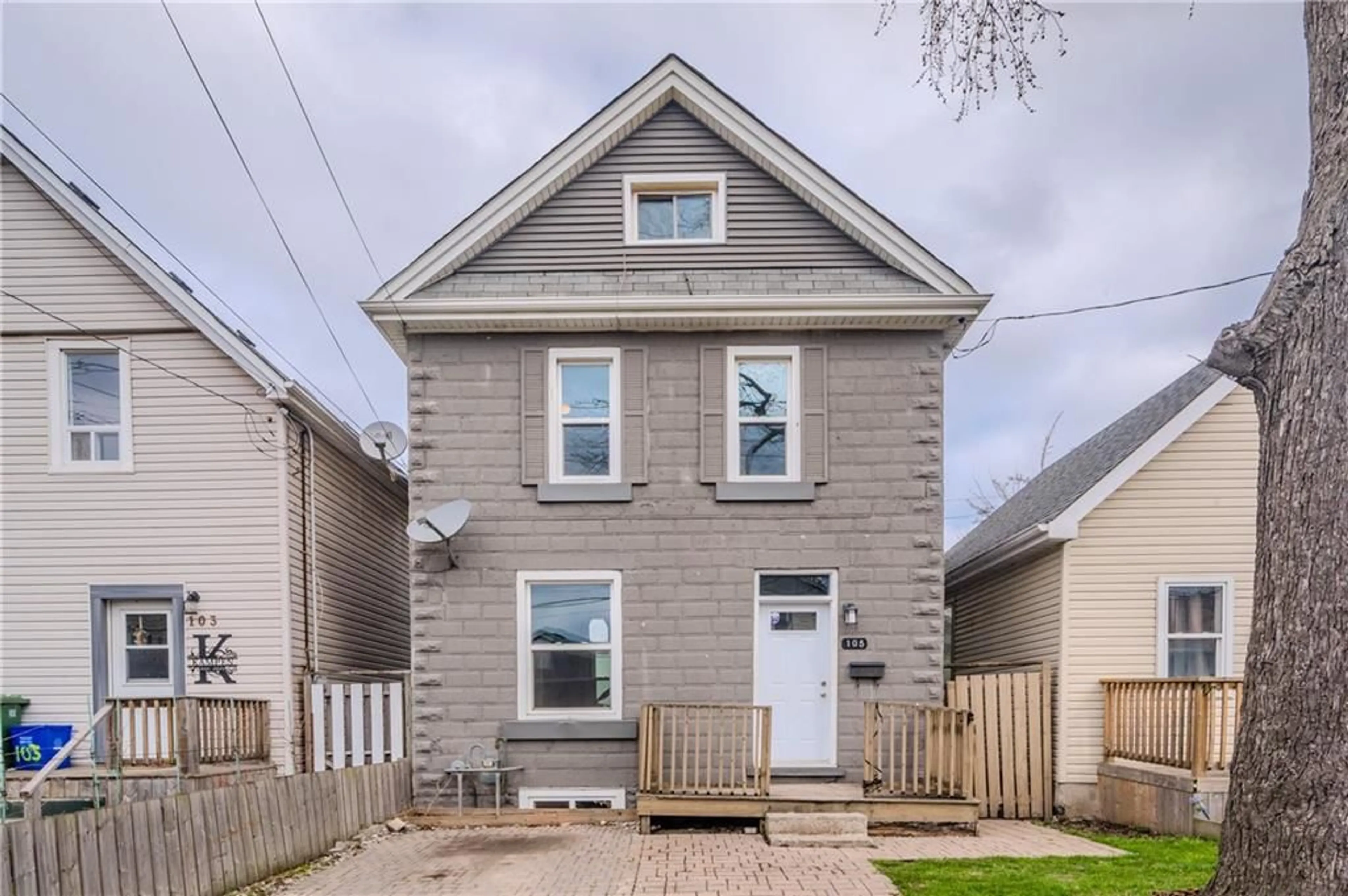 Frontside or backside of a home for 105 GERTRUDE St, Hamilton Ontario L8L 4B7