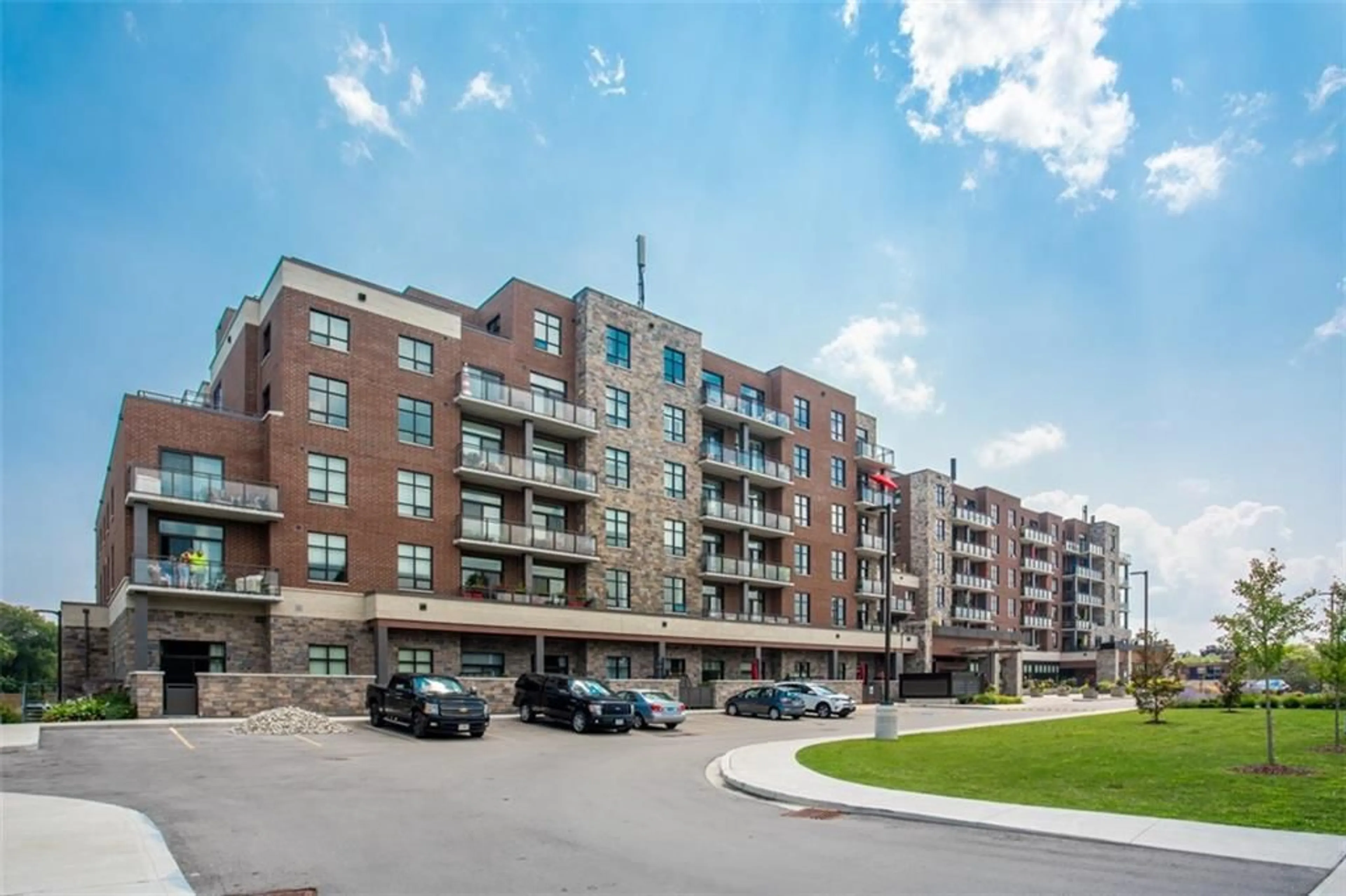 A pic from exterior of the house or condo for 3290 NEW St #213, Burlington Ontario L7N 1M8