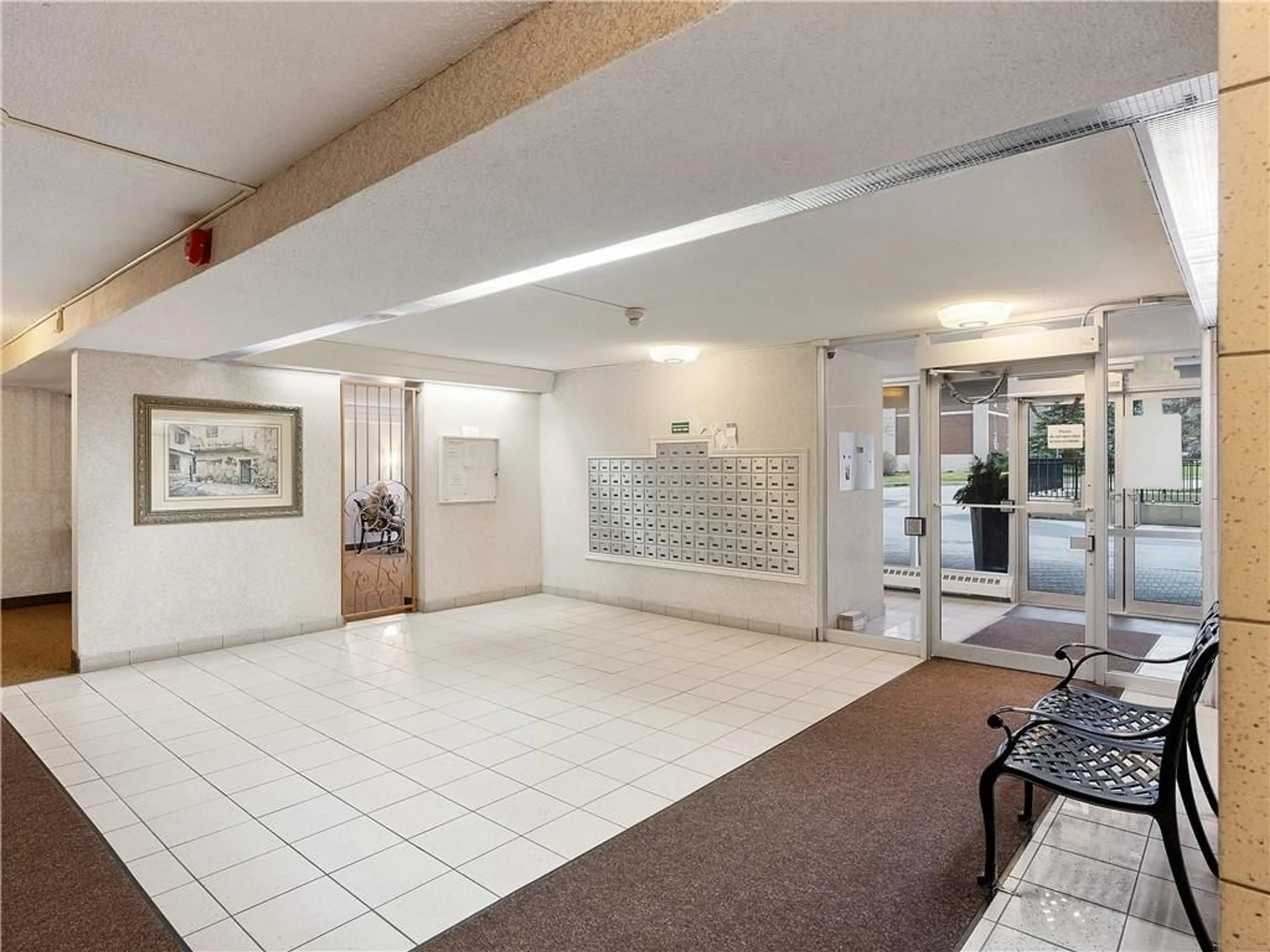 Indoor foyer for 1968 MAIN St #302, Hamilton Ontario L8S 1J7