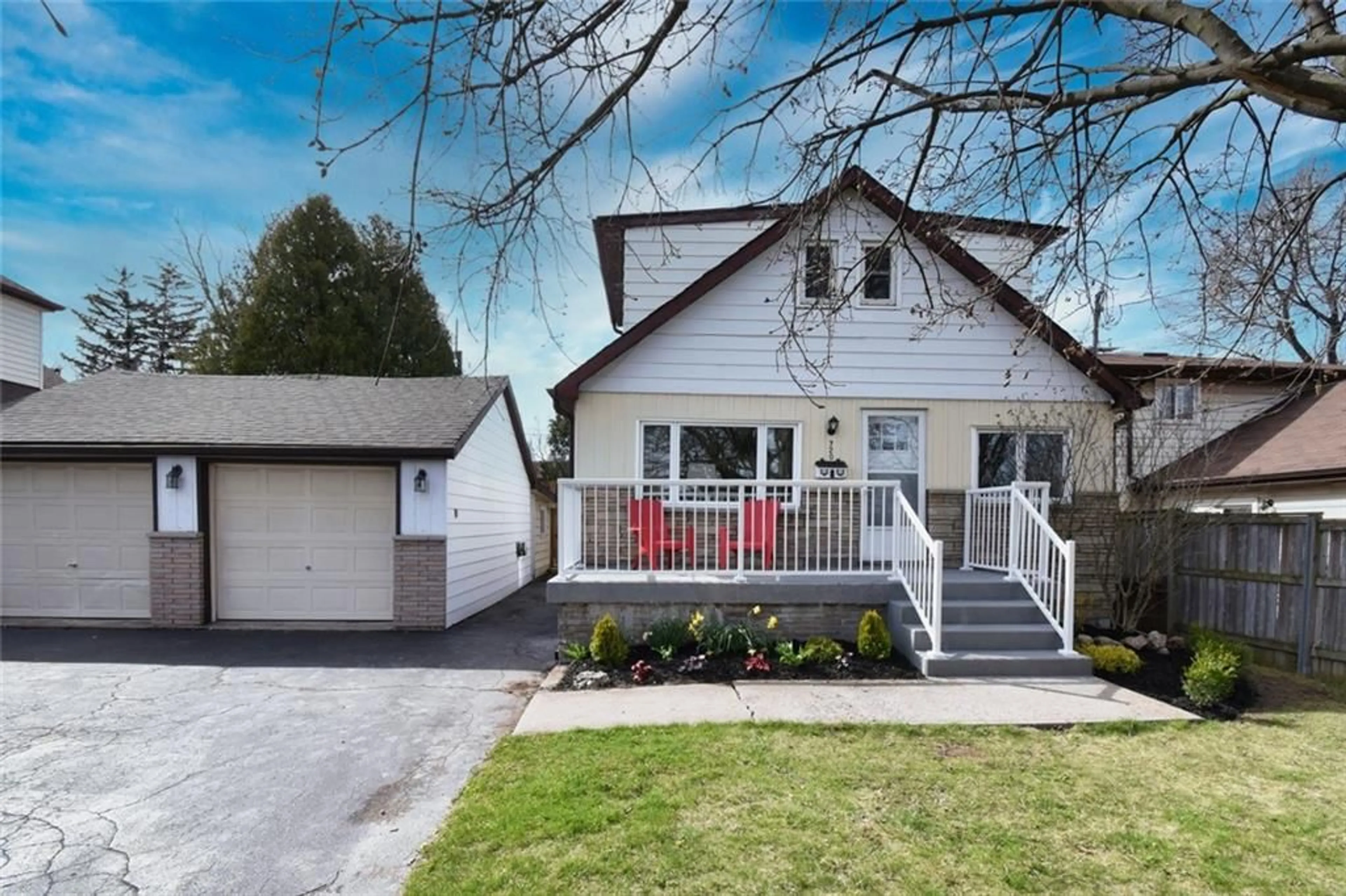 Frontside or backside of a home for 720 WEST 5TH St, Hamilton Ontario L9C 3R4