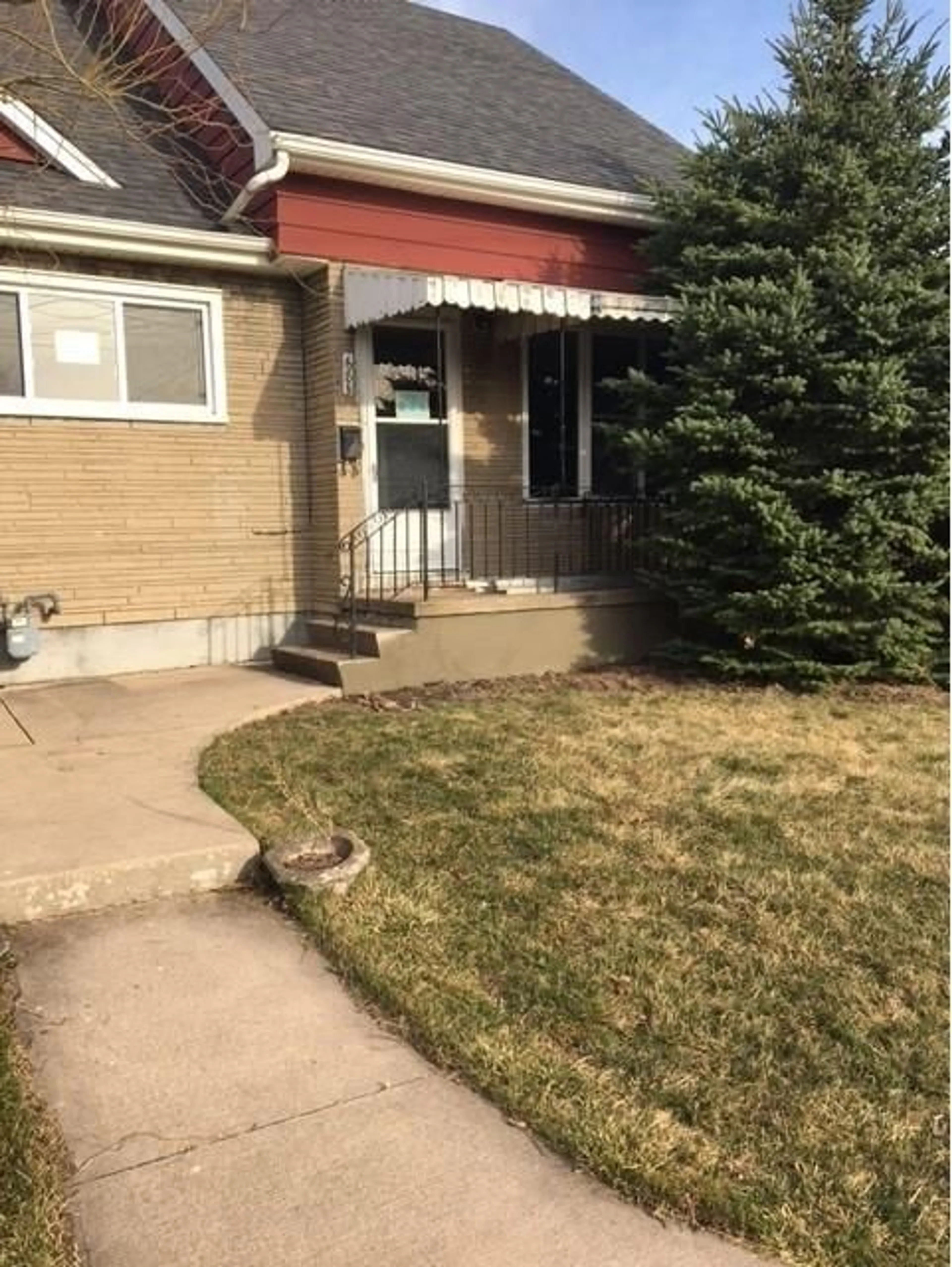 Frontside or backside of a home for 68 QUEEN St, Thorold Ontario L2V 3N5