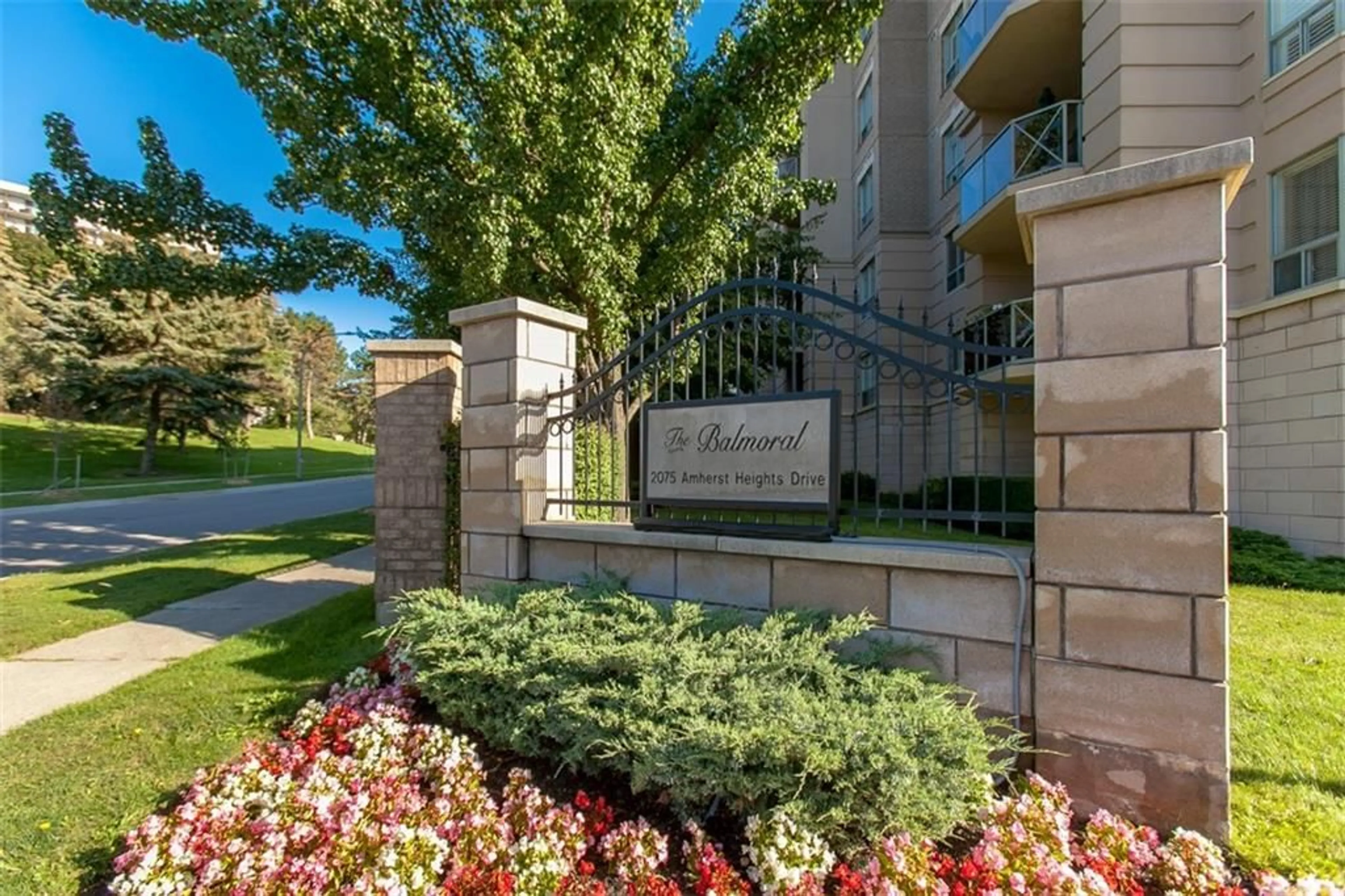 A pic from exterior of the house or condo for 2075 AMHERST HEIGHTS Dr #219, Burlington Ontario L7P 5B8