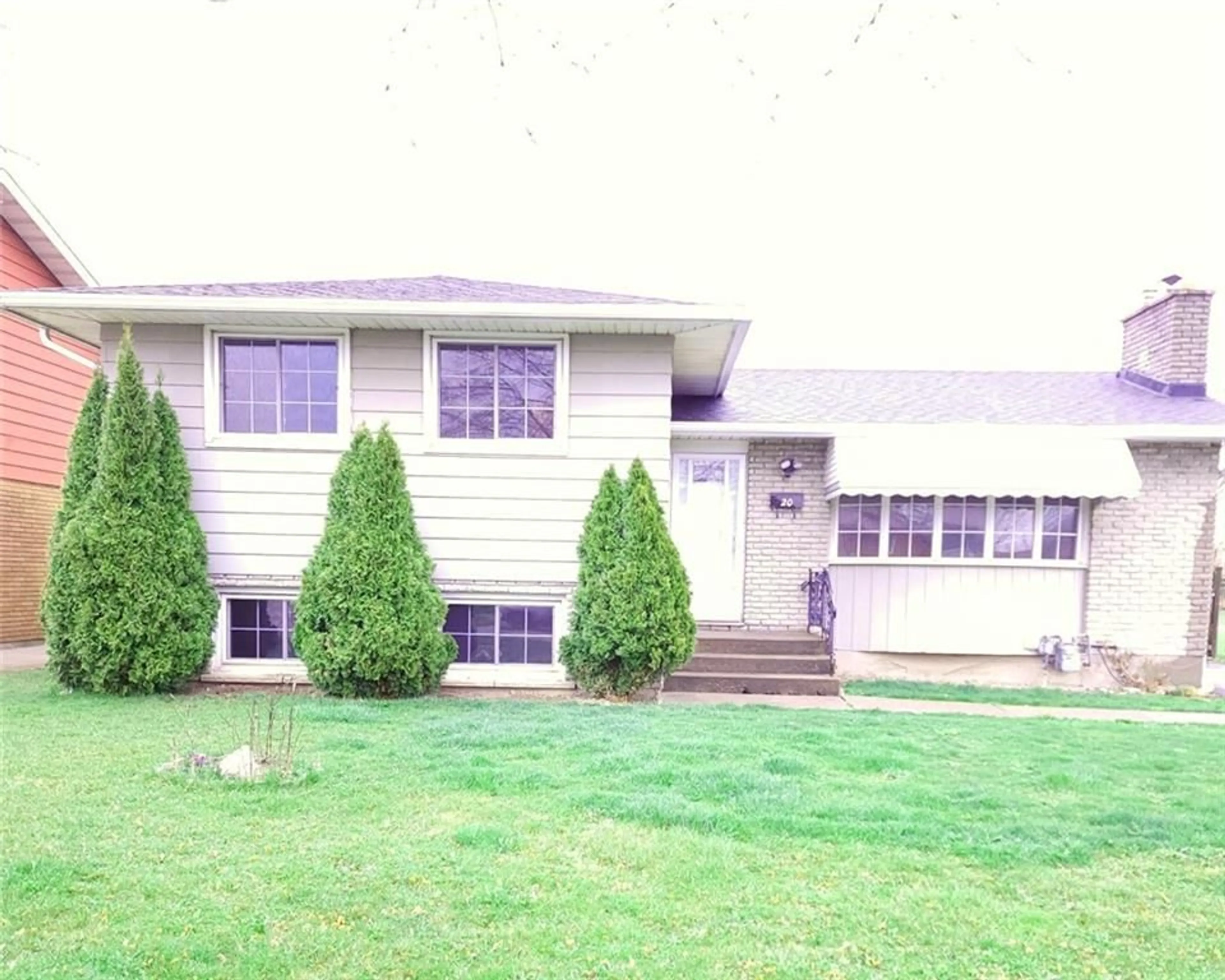 Outside view for 20 St Charles Dr, Thorold Ontario L2V 2W4