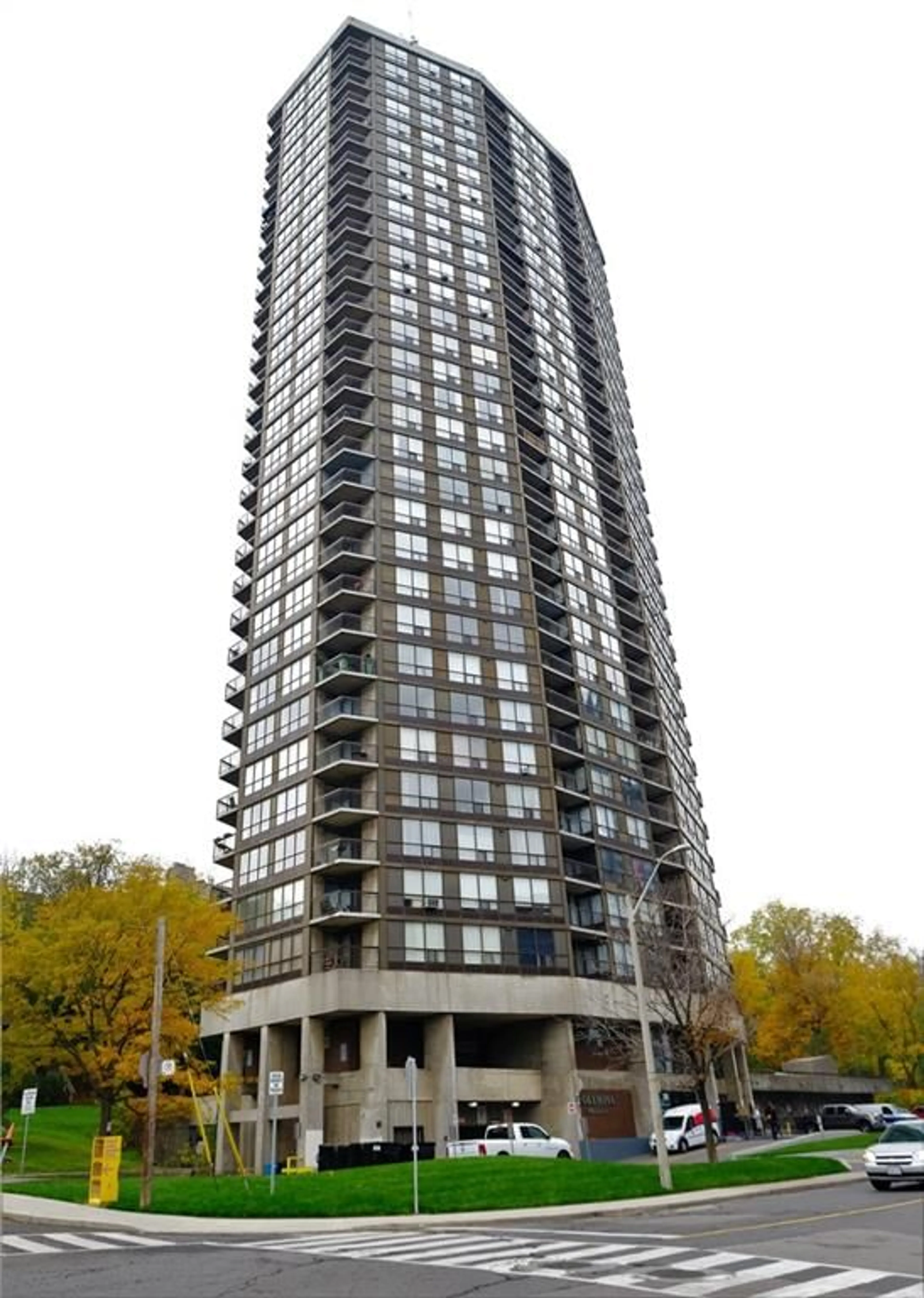 A pic from exterior of the house or condo for 150 CHARLTON Ave #3303, Hamilton Ontario L8N 3X3