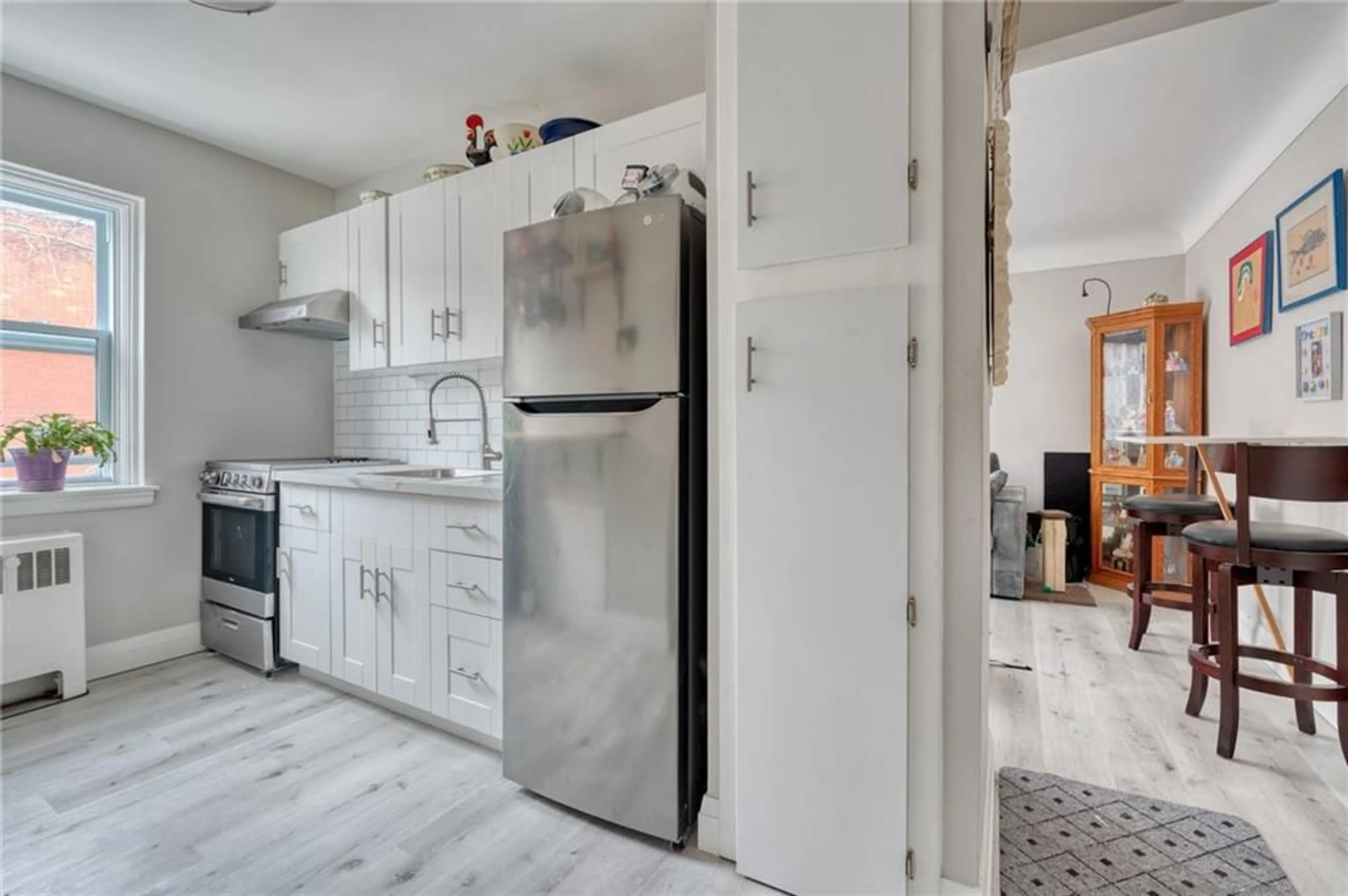 Standard kitchen for 137 EMERALD St #17, Hamilton Ontario L8N 2V4