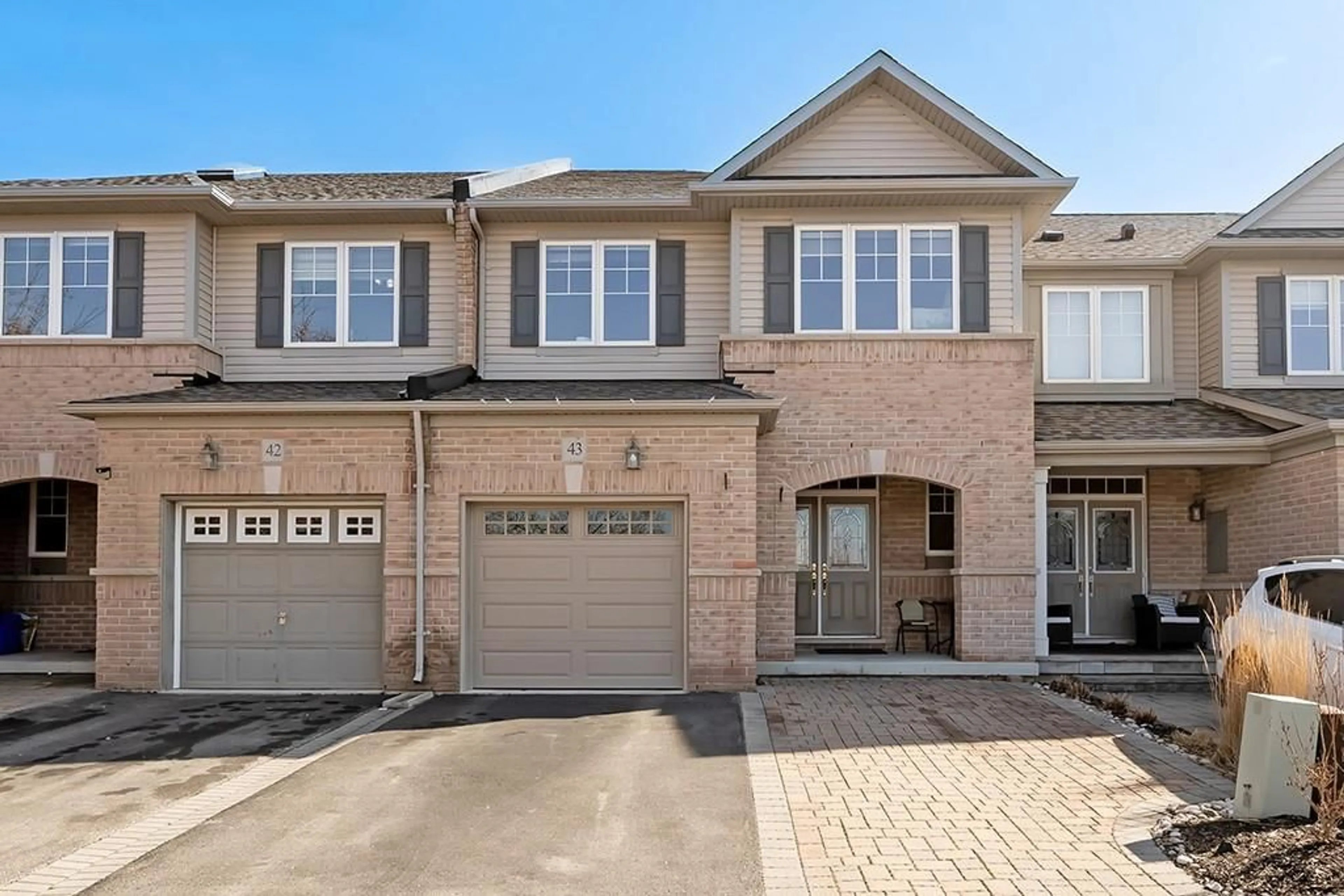 A pic from exterior of the house or condo for 2019 TRAWDEN Way #43, Oakville Ontario L6M 0M3