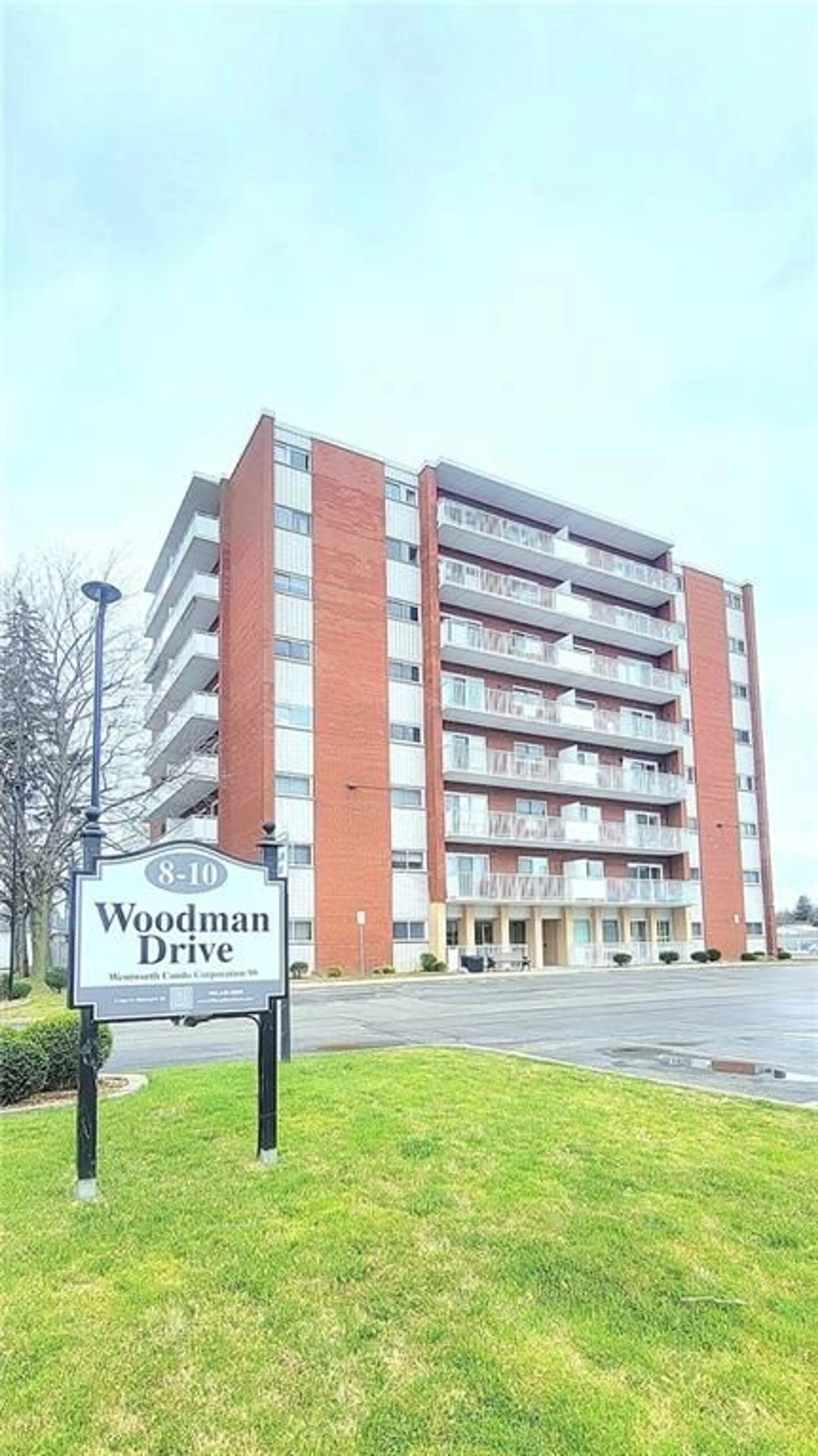 A pic from exterior of the house or condo for 10 WOODMAN Dr #601, Hamilton Ontario L8K 4E1