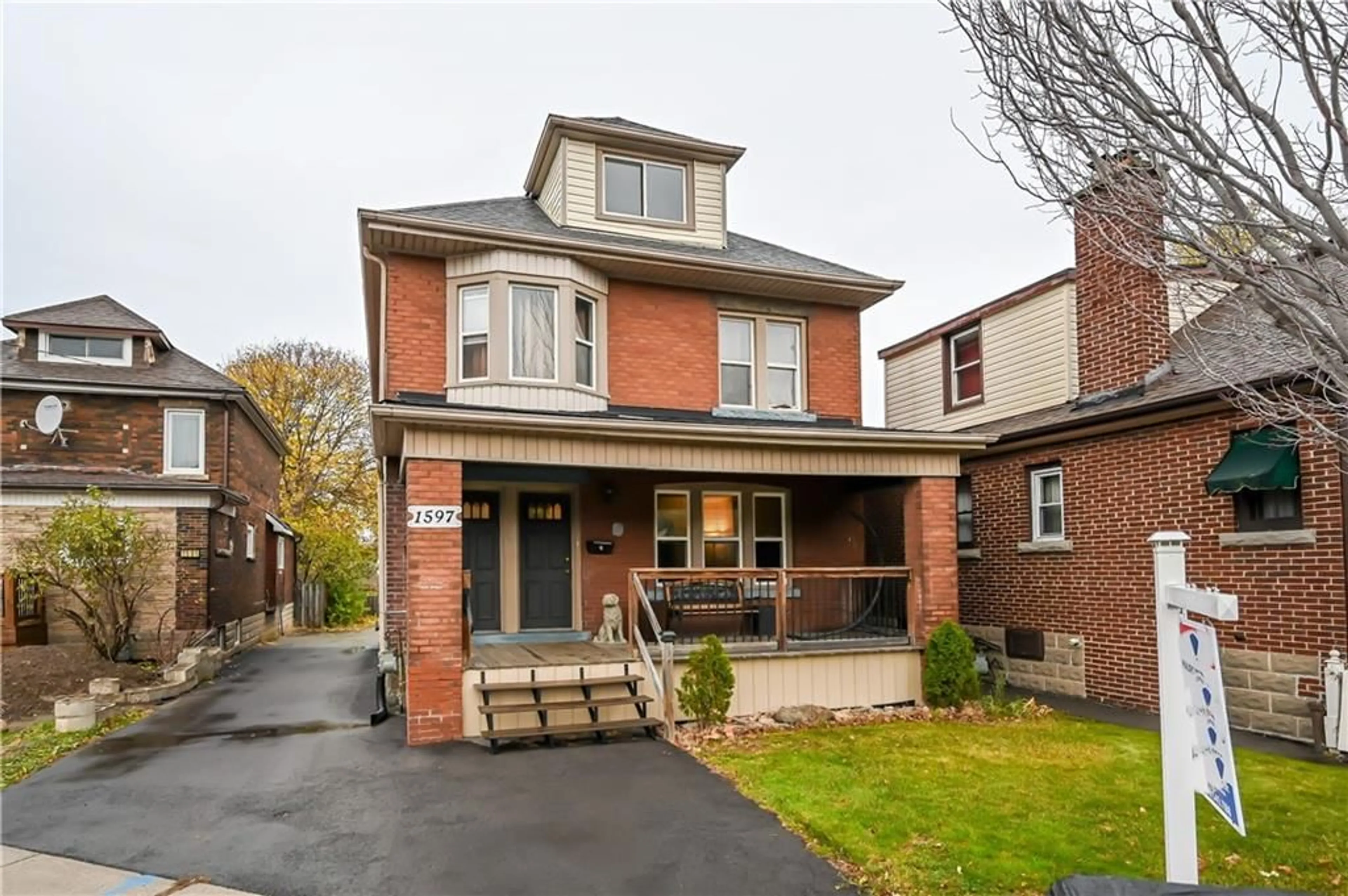 Home with brick exterior material for 1597 KING St, Hamilton Ontario L8K 1T5