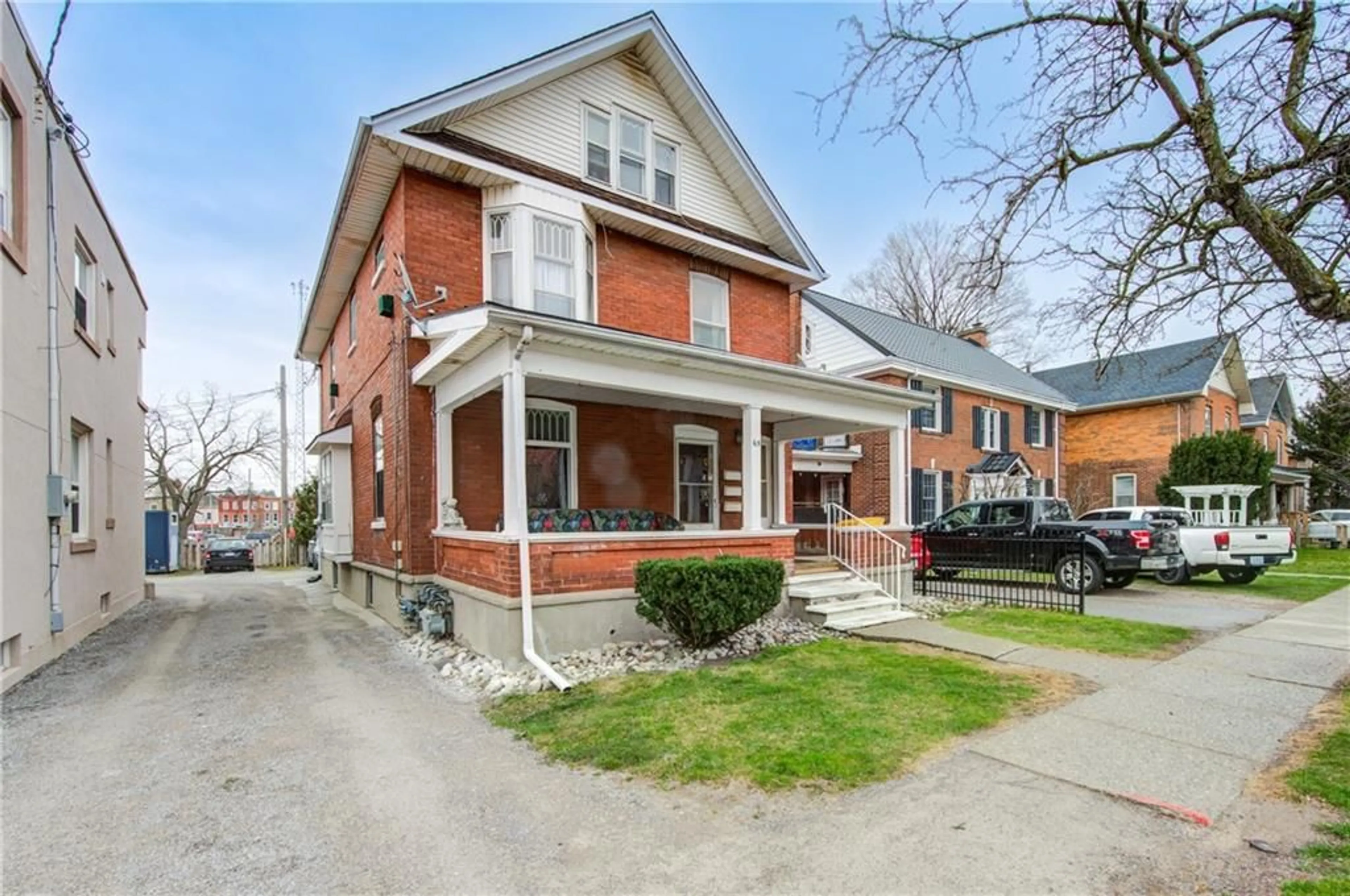 Home with brick exterior material for 65 COLBORNE St, Simcoe Ontario N3Y 4H4