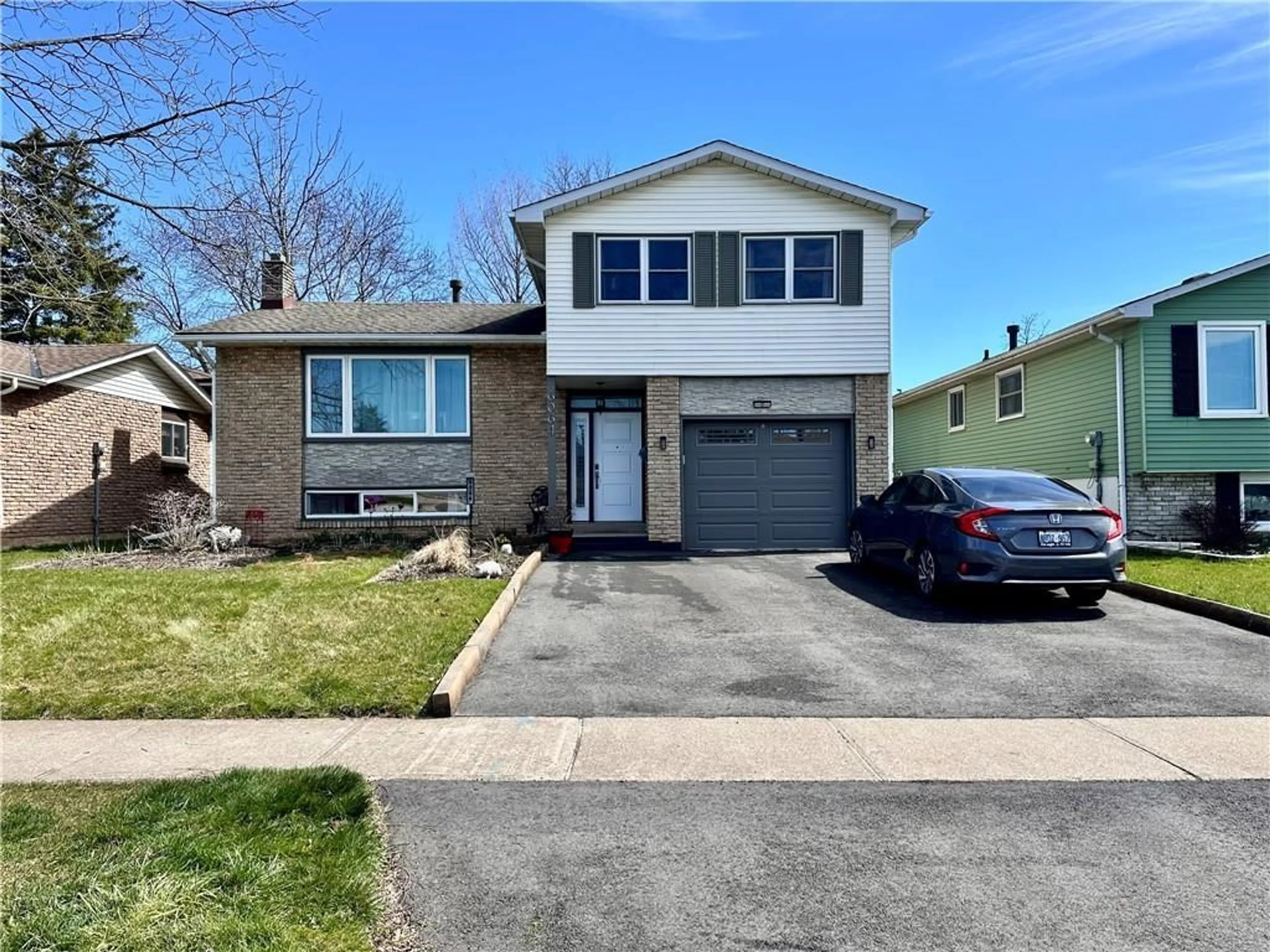 Frontside or backside of a home for 6064 Belaire Ave, Niagara Falls Ontario L2H 1V2