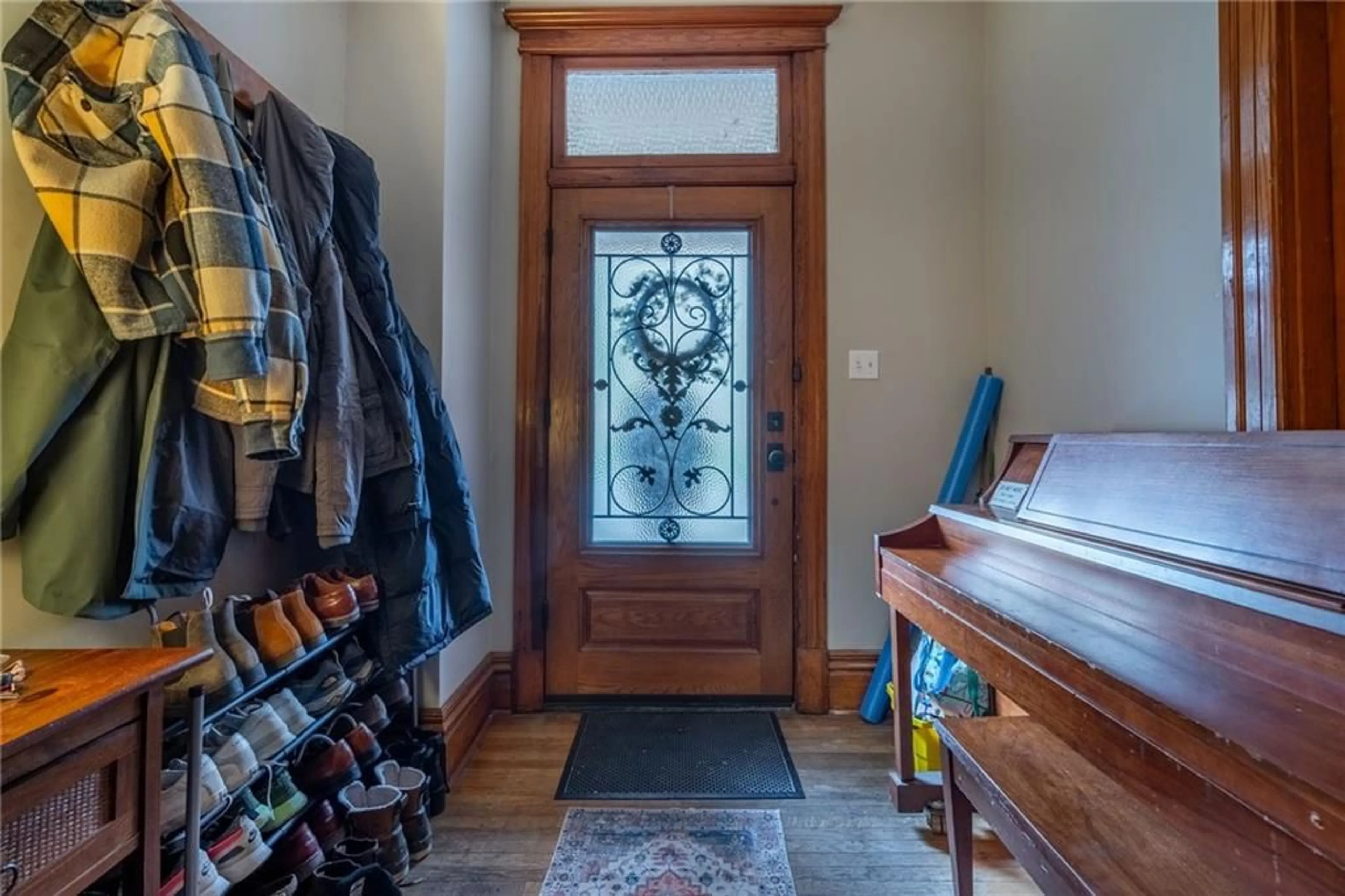 Indoor entryway for 120 HESS St, Hamilton Ontario L8P 3N6