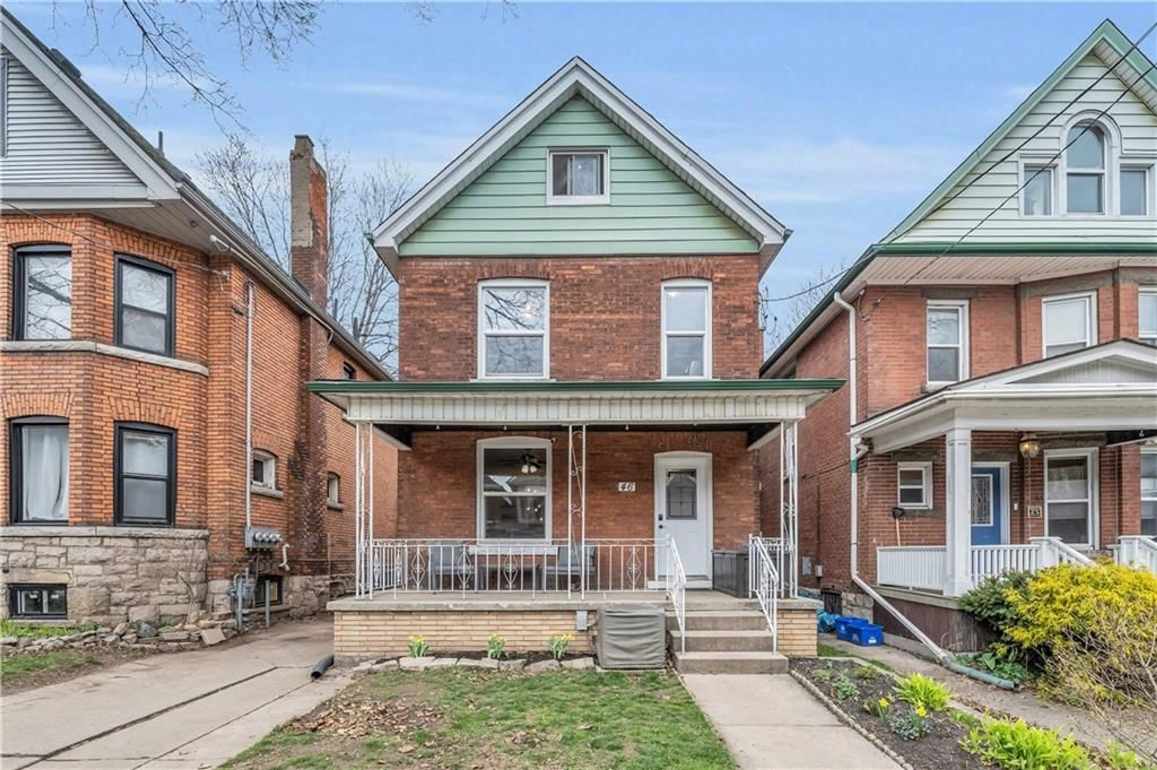 Home with brick exterior material for 46 Garfield Ave, Hamilton Ontario L8M 2S1