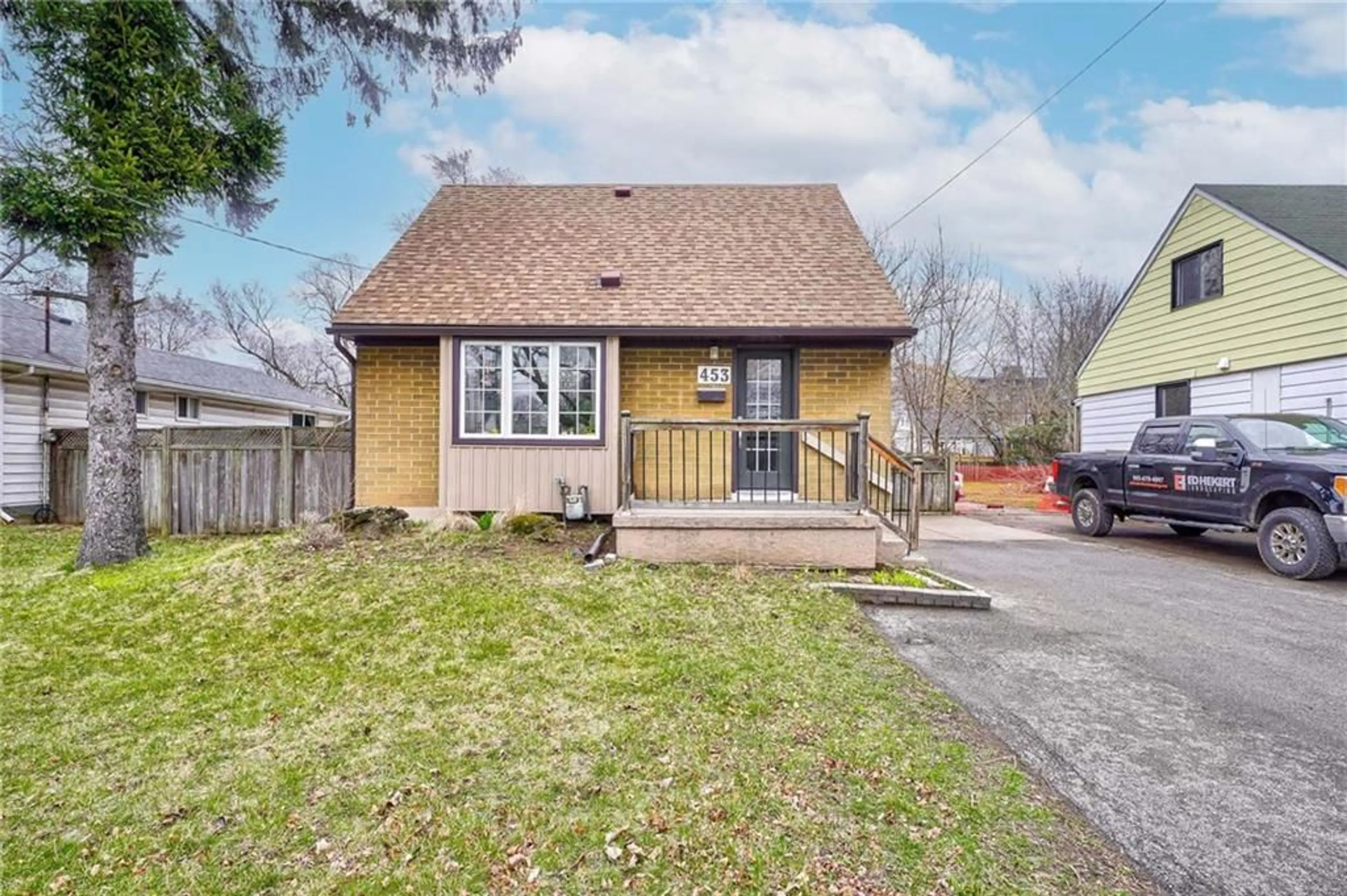 Frontside or backside of a home for 453 EAST 37TH St, Hamilton Ontario L8V 4C1