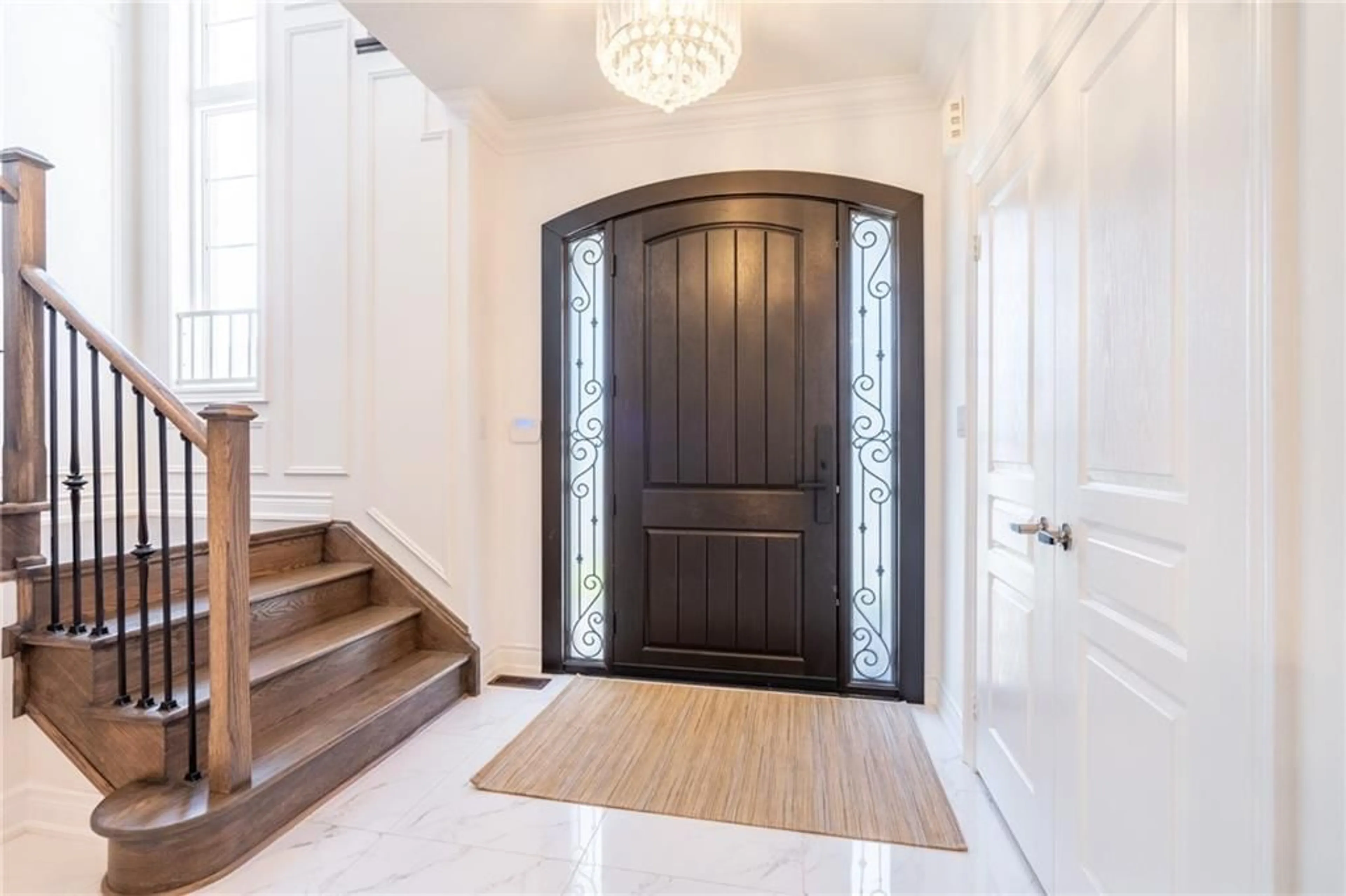 Indoor entryway for 110 Avanti Cres, Waterdown Ontario L8B 1W8