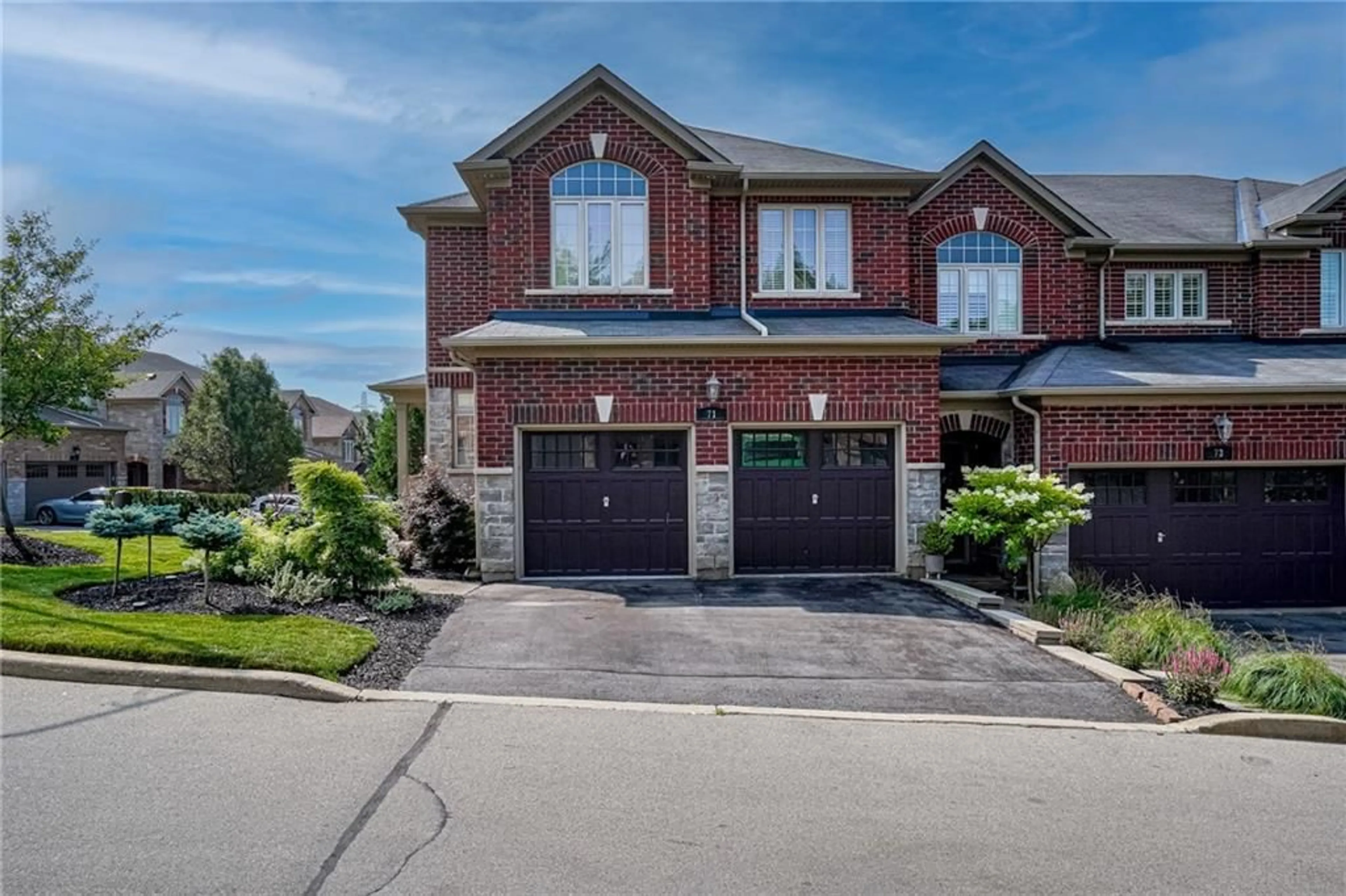 Home with brick exterior material for 71 Oakhaven Pl, Ancaster Ontario L9H 0B6