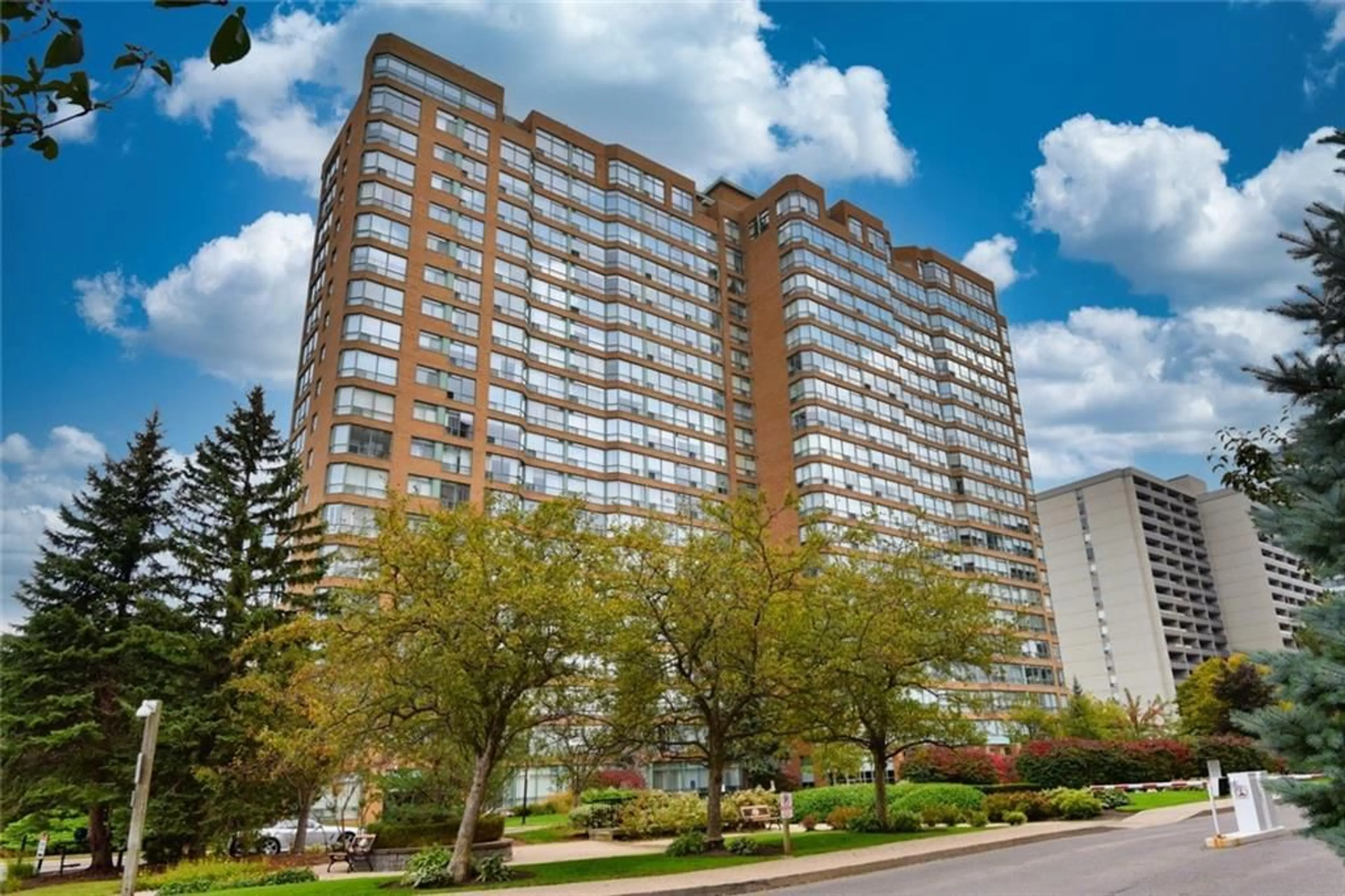 A pic from exterior of the house or condo for 1276 MAPLE CROSSING Blvd #1508, Burlington Ontario L7S 2J9