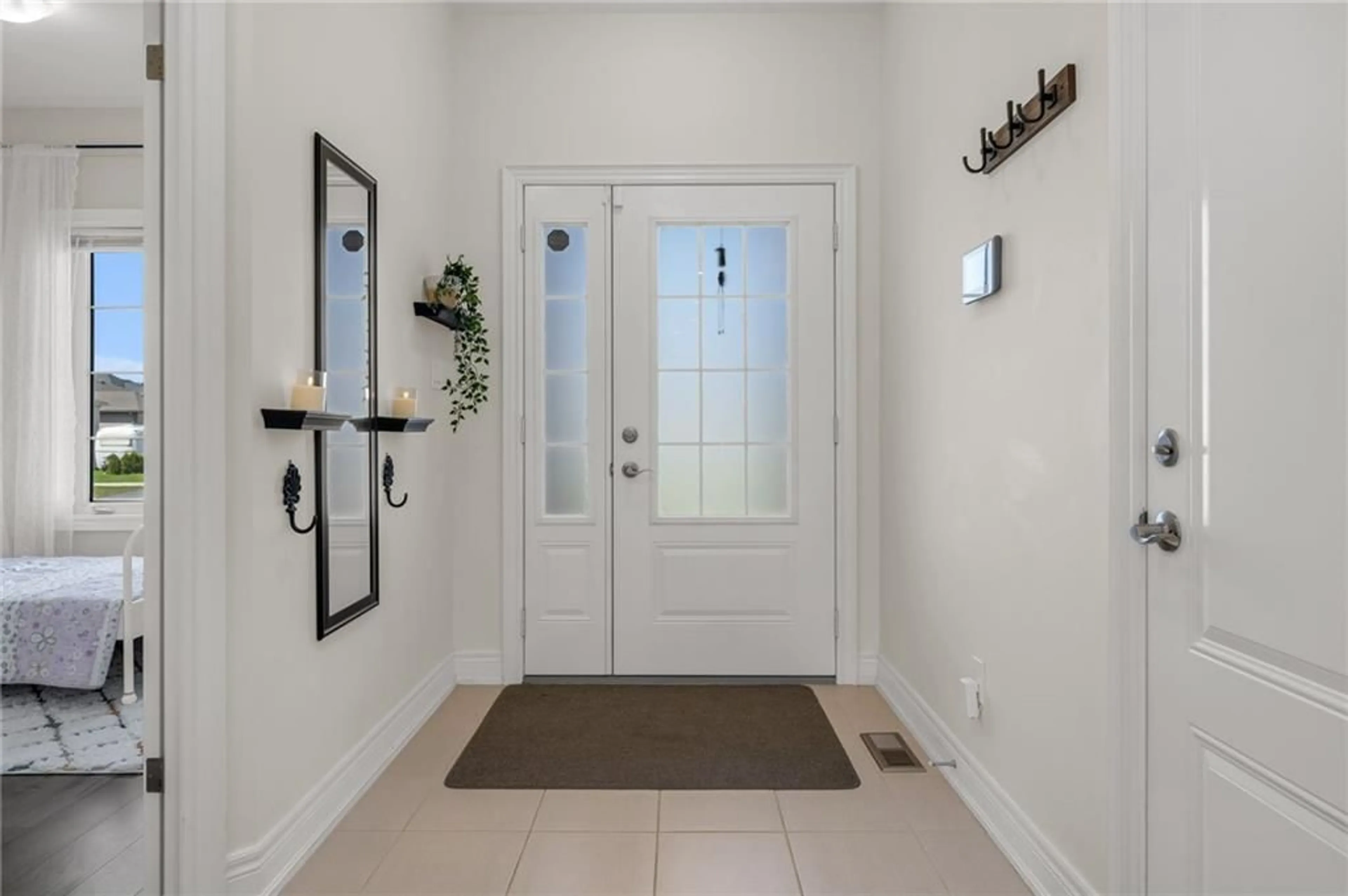 Indoor entryway for 888 BURWELL St, Fort Erie Ontario L2A 0E3