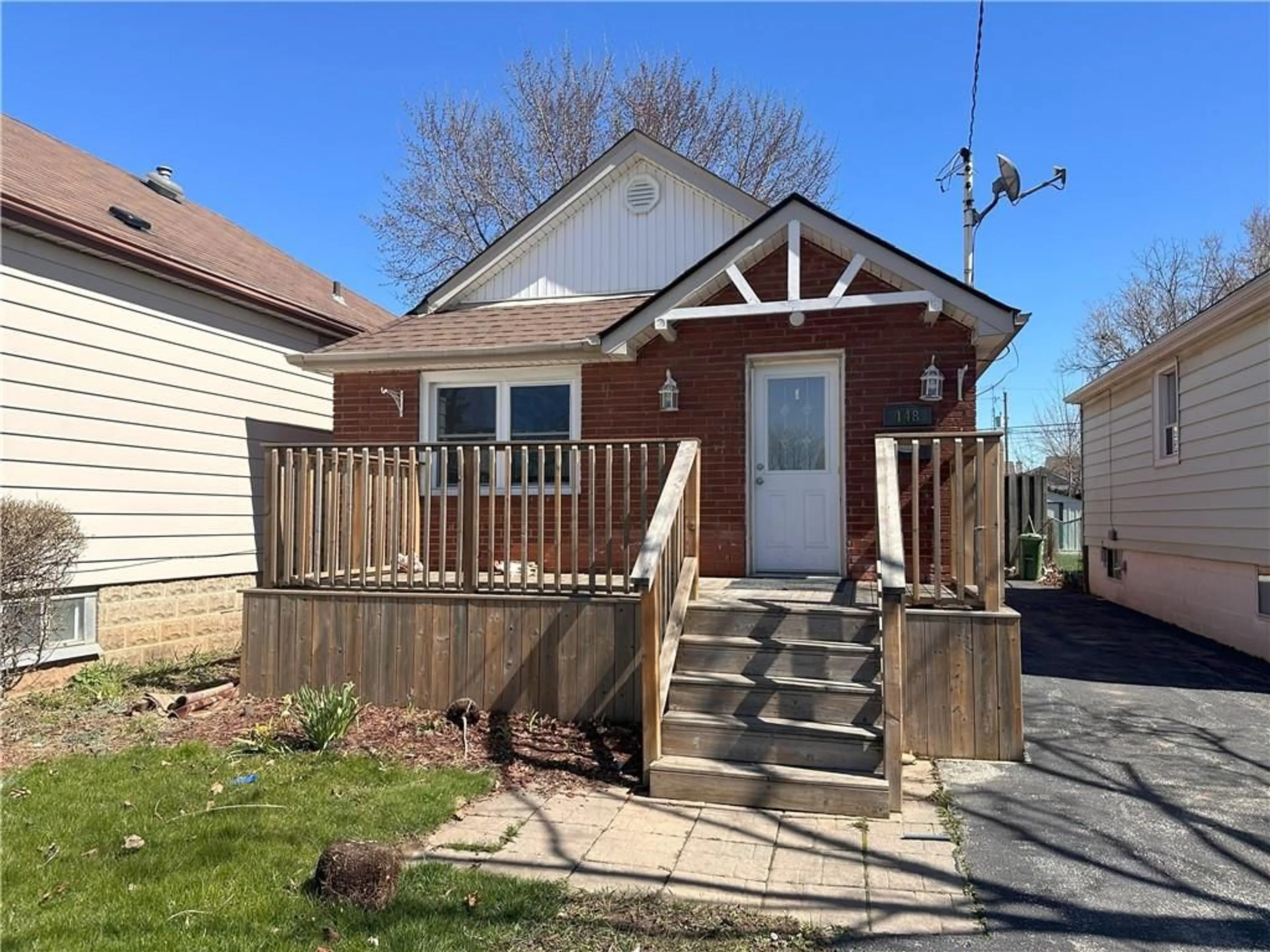 Frontside or backside of a home for 148 WALTER Ave, Hamilton Ontario L8H 5R2