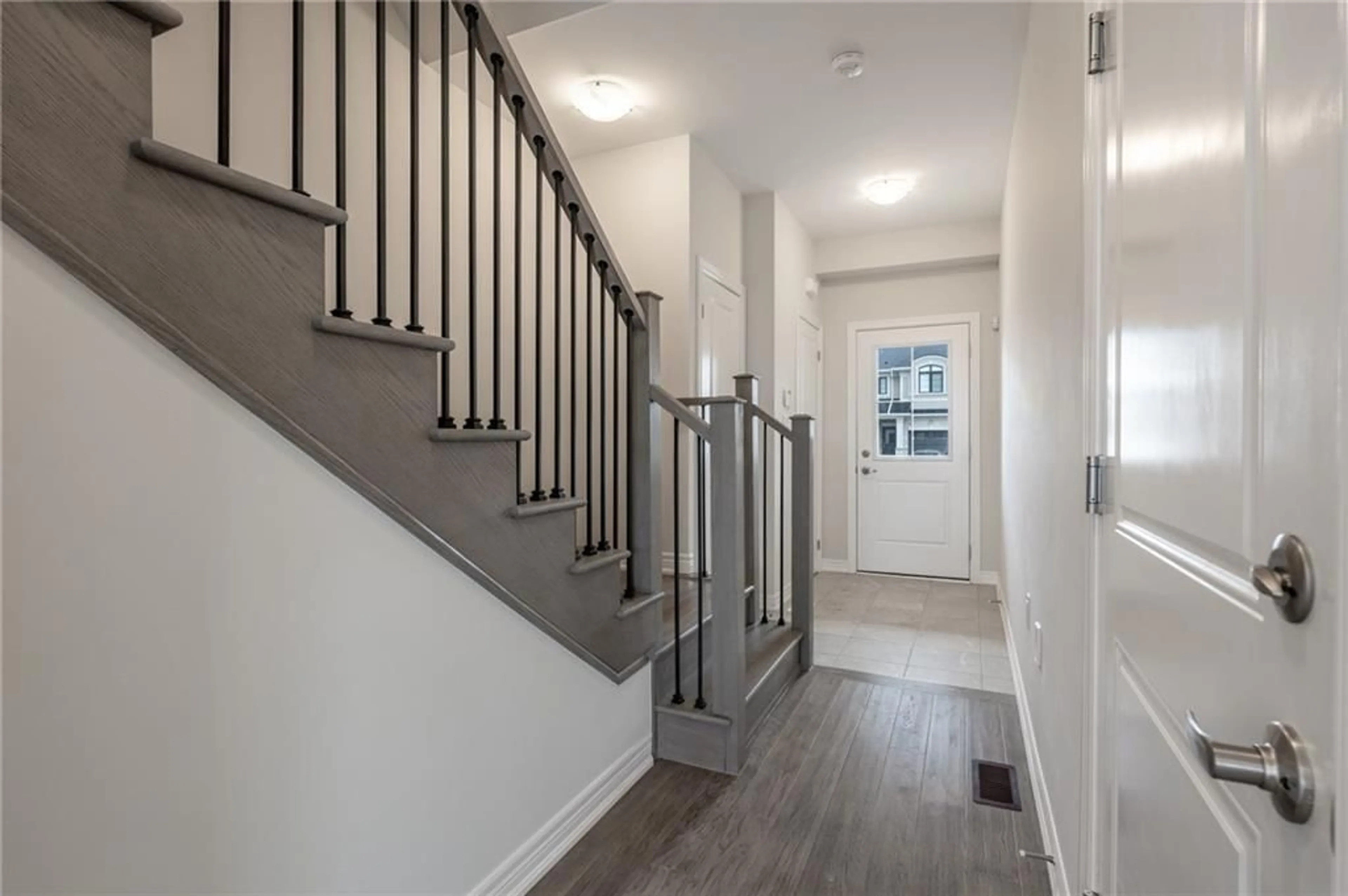 Indoor entryway for 149 Aquasanta Cres, Hamilton Ontario L8K 1B2