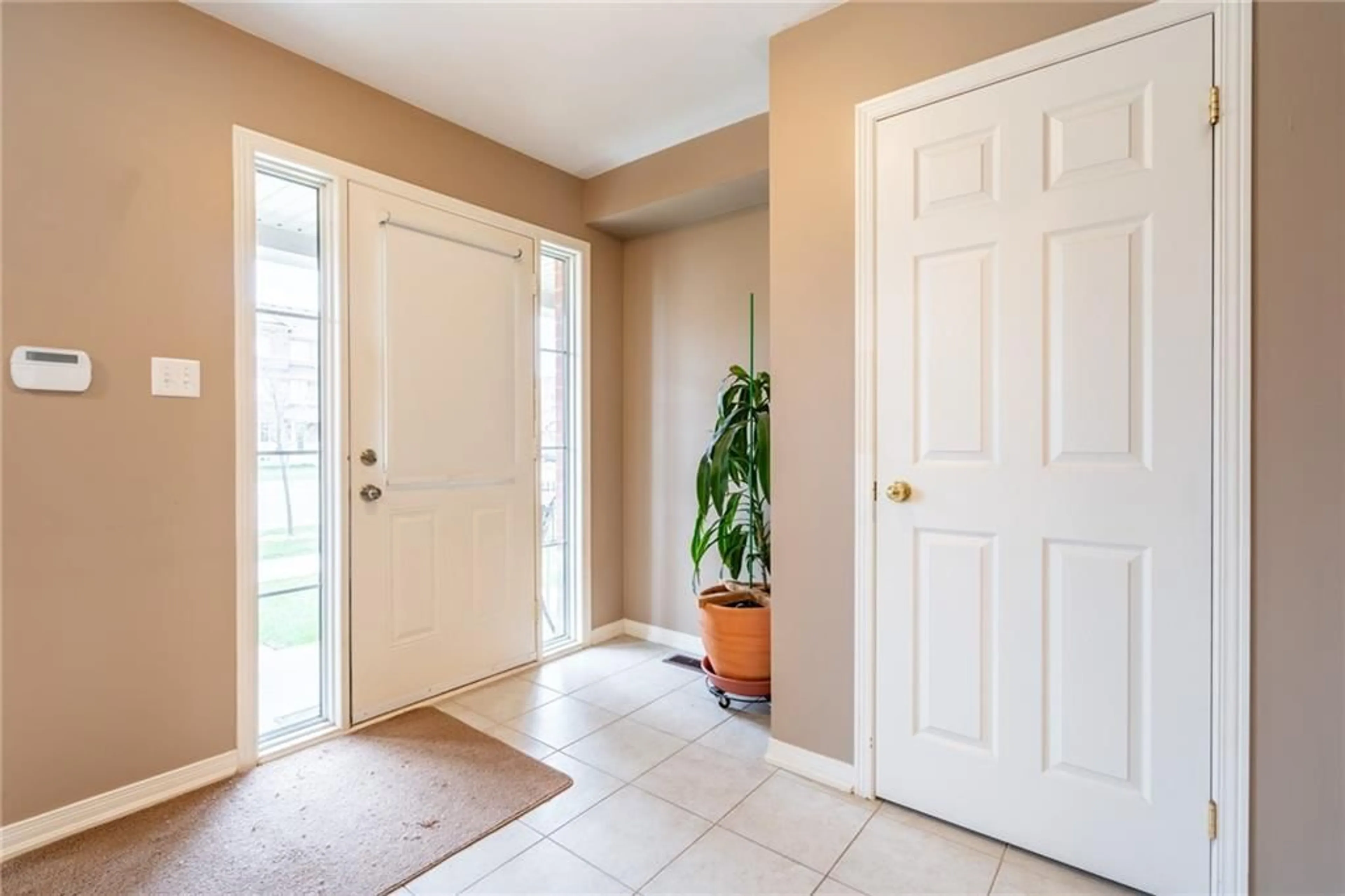 Indoor entryway for 104 Burke St, Waterdown Ontario L8B 0R5