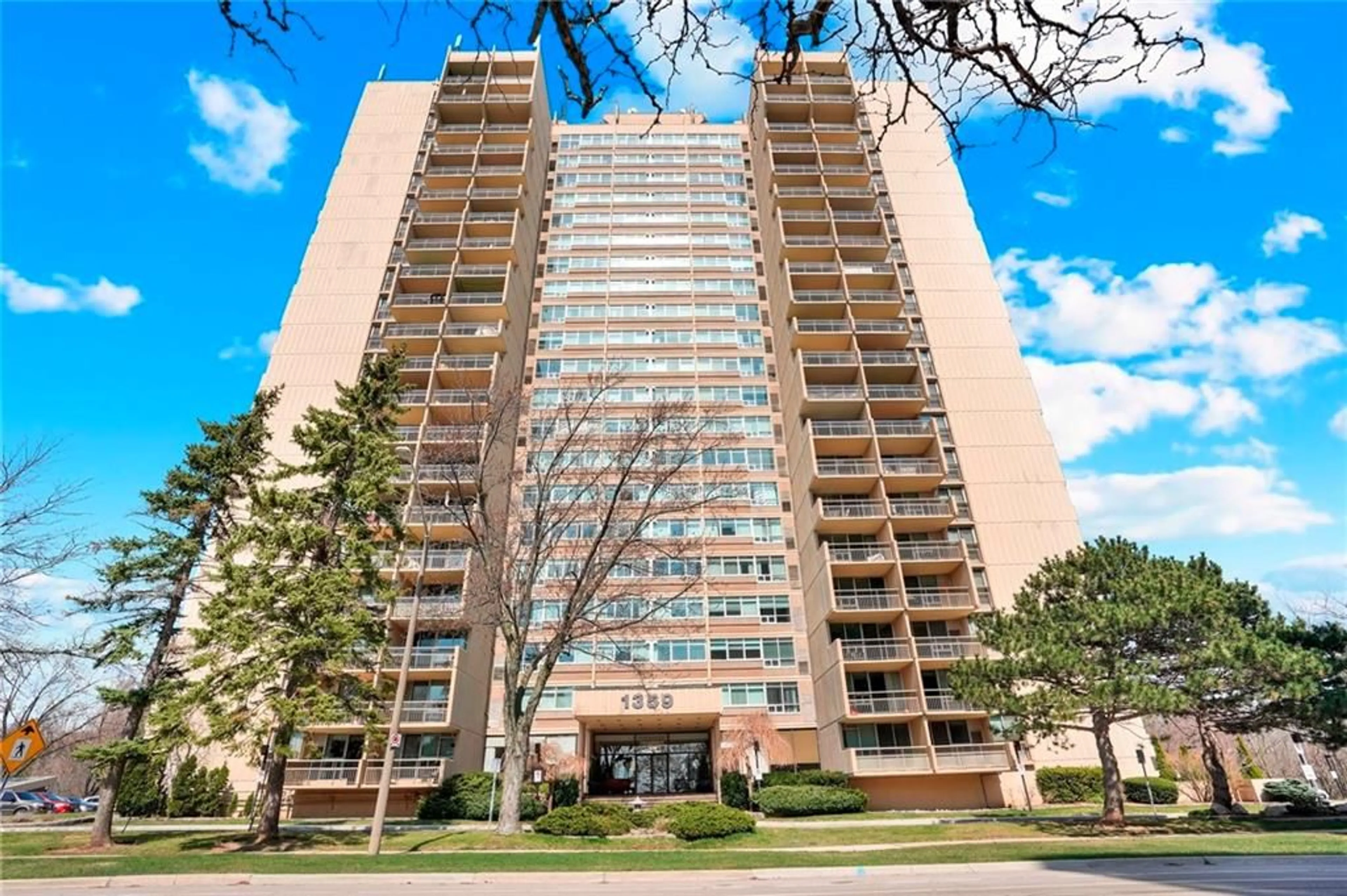 A pic from exterior of the house or condo for 1359 WHITE OAKS Blvd #507, Oakville Ontario L6H 2R8