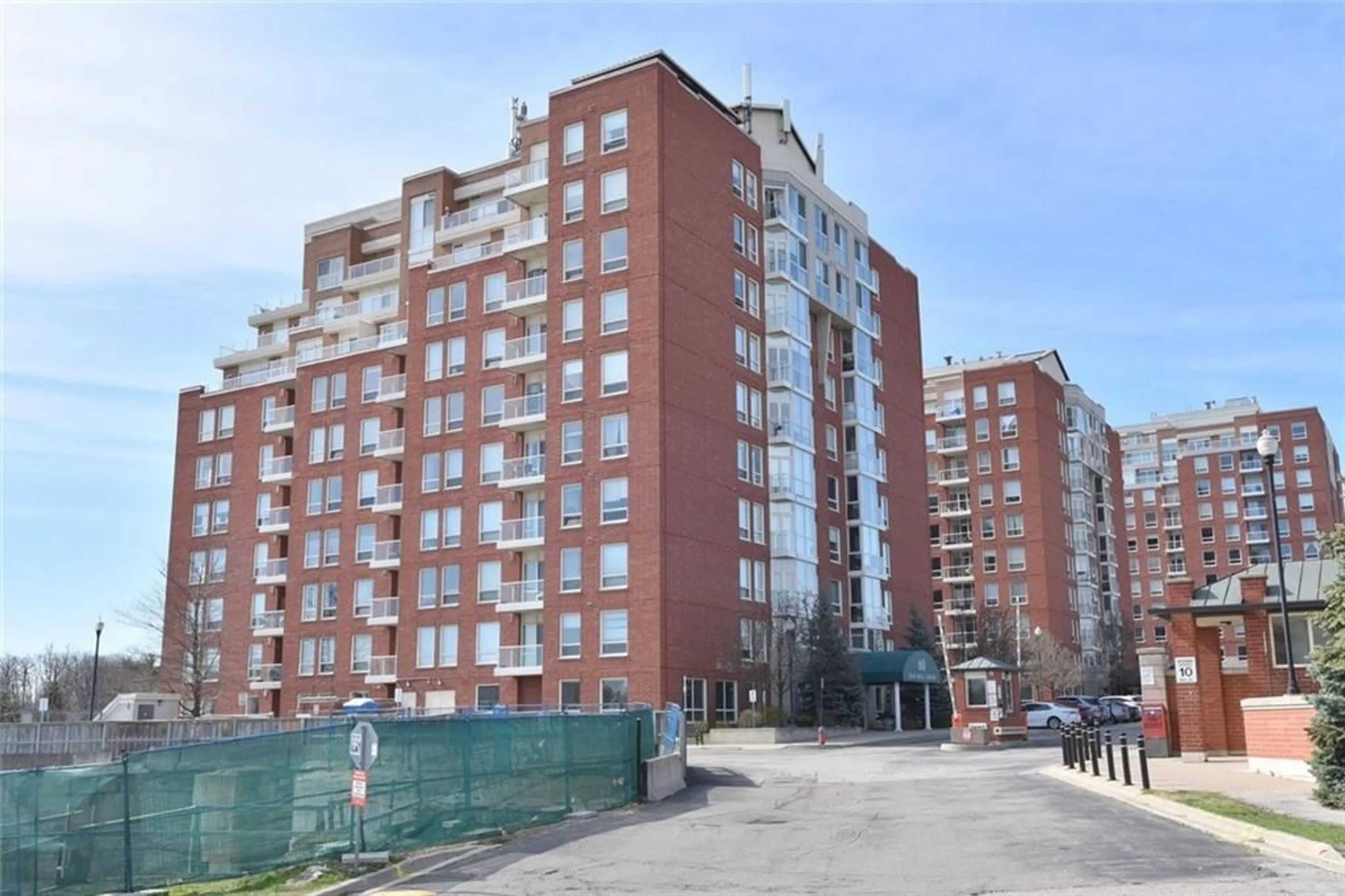 A pic from exterior of the house or condo for 60 OLD MILL Rd #603, Oakville Ontario L6J 7V9