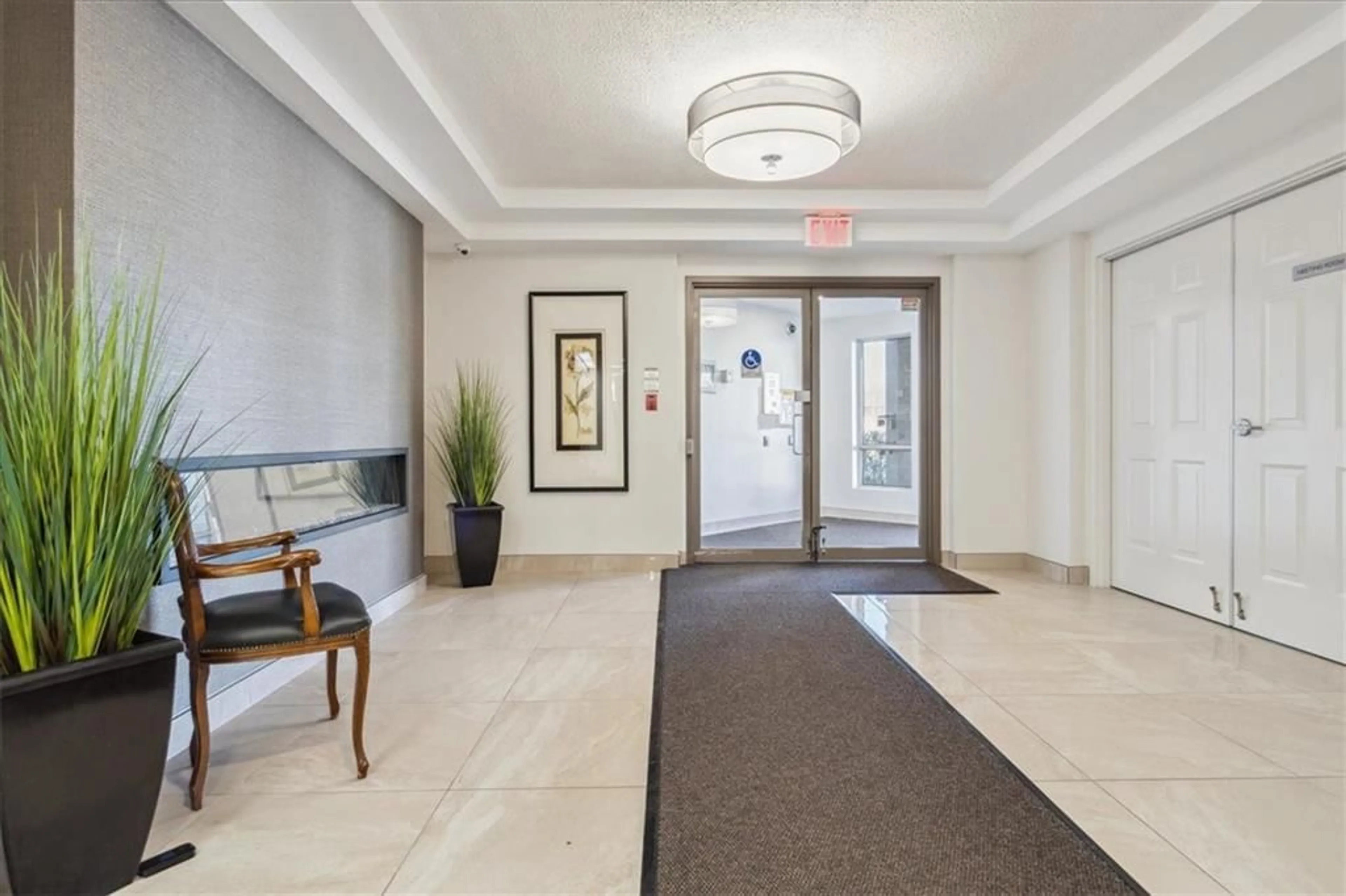 Indoor lobby for 3497 UPPER MIDDLE Rd #101, Burlington Ontario L7M 4T6