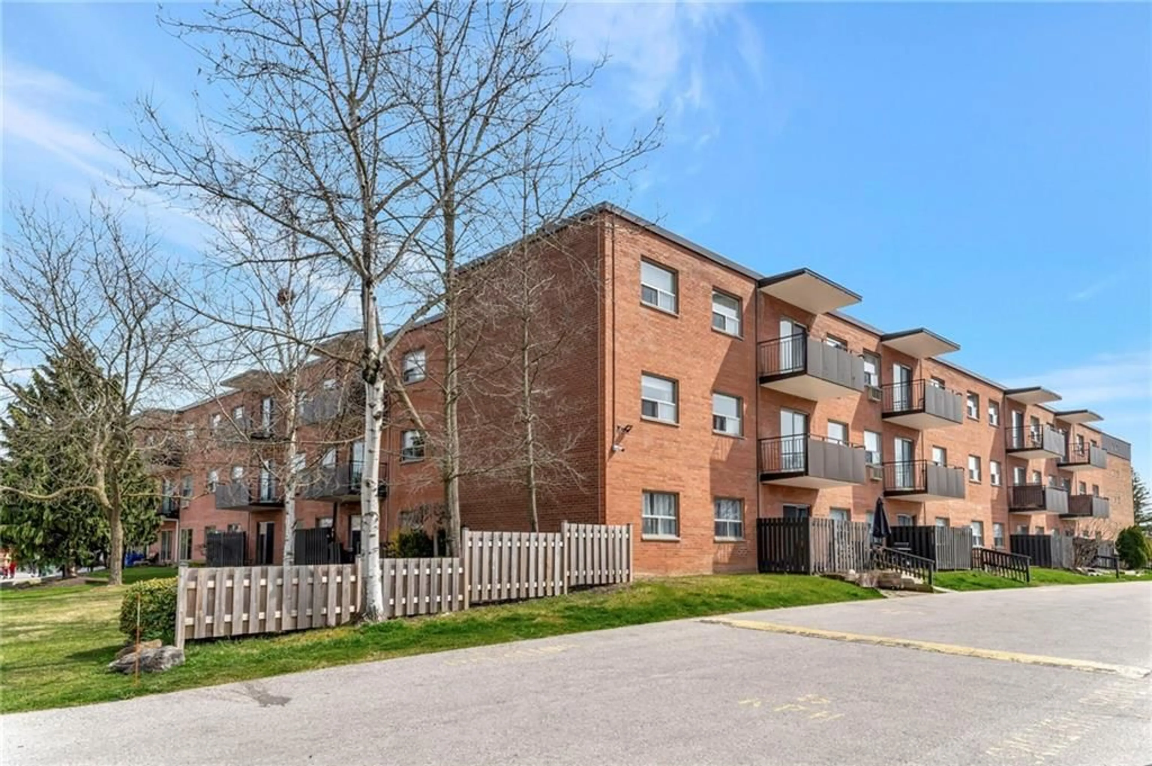 A pic from exterior of the house or condo for 485 THOROLD Rd #111, Welland Ontario L3C 3X1