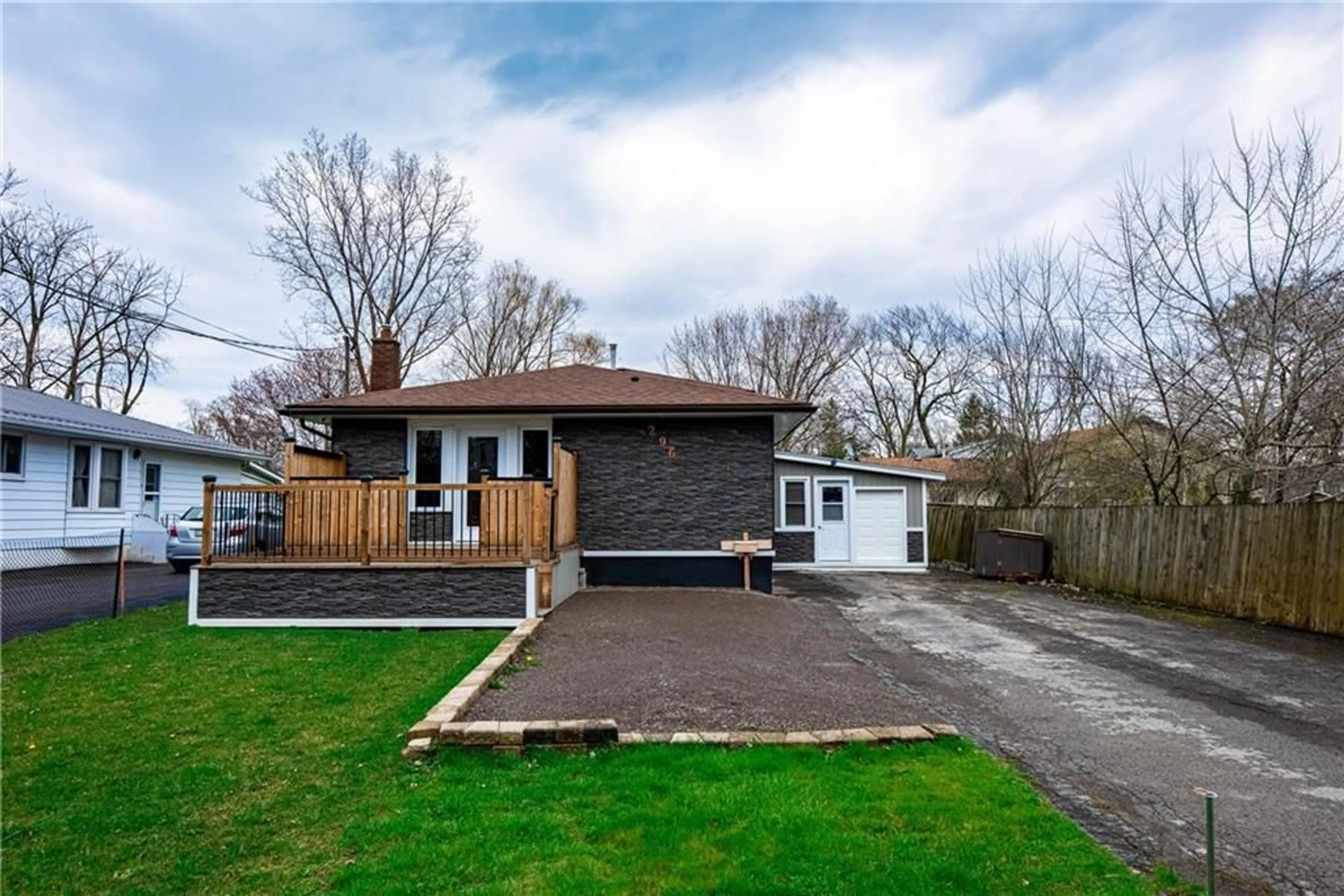 Frontside or backside of a home for 296 Rose Ave, Fort Erie Ontario L2A 4M1