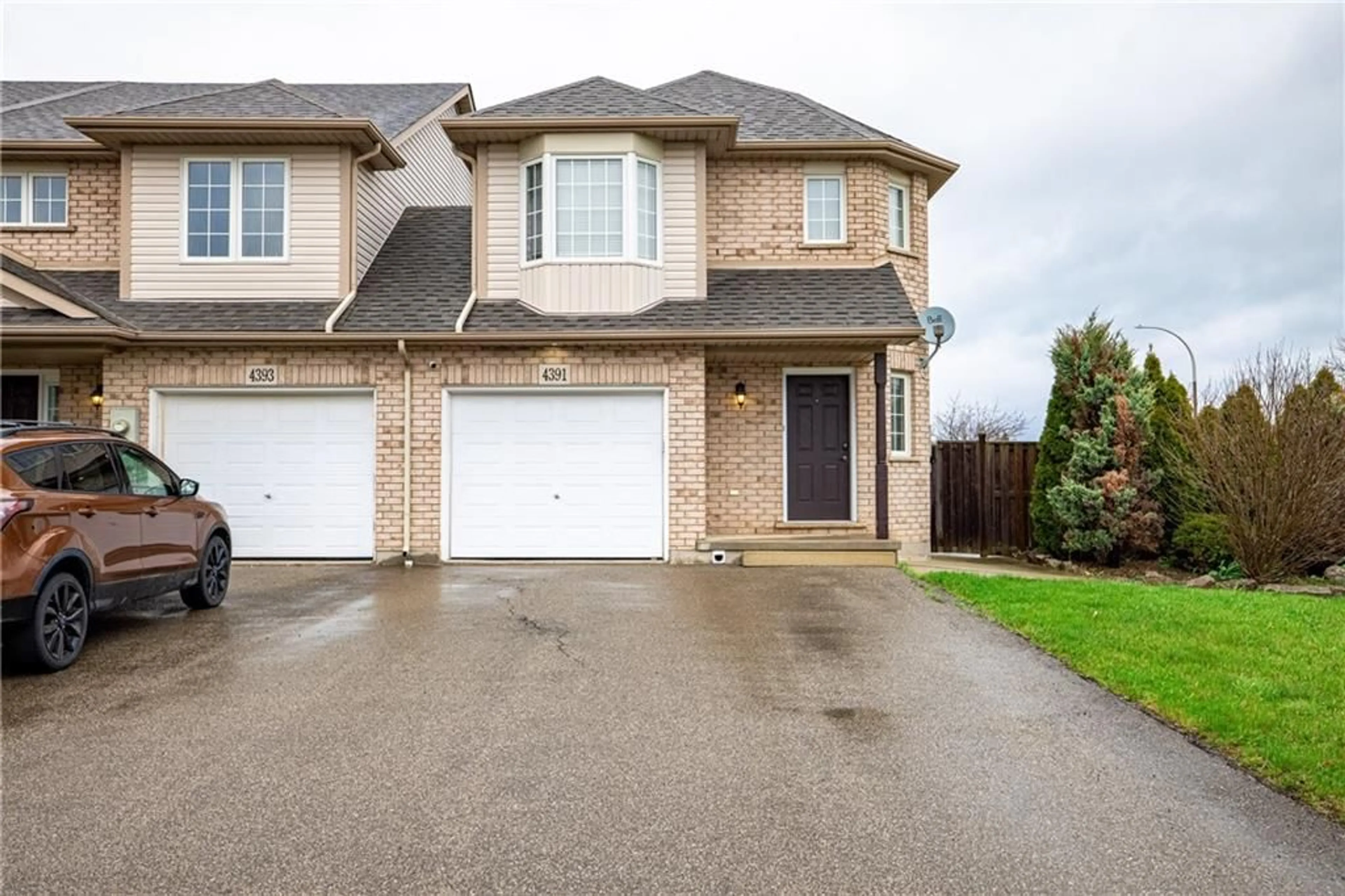 A pic from exterior of the house or condo for 4391 Christopher Crt, Beamsville Ontario L0R 1B5