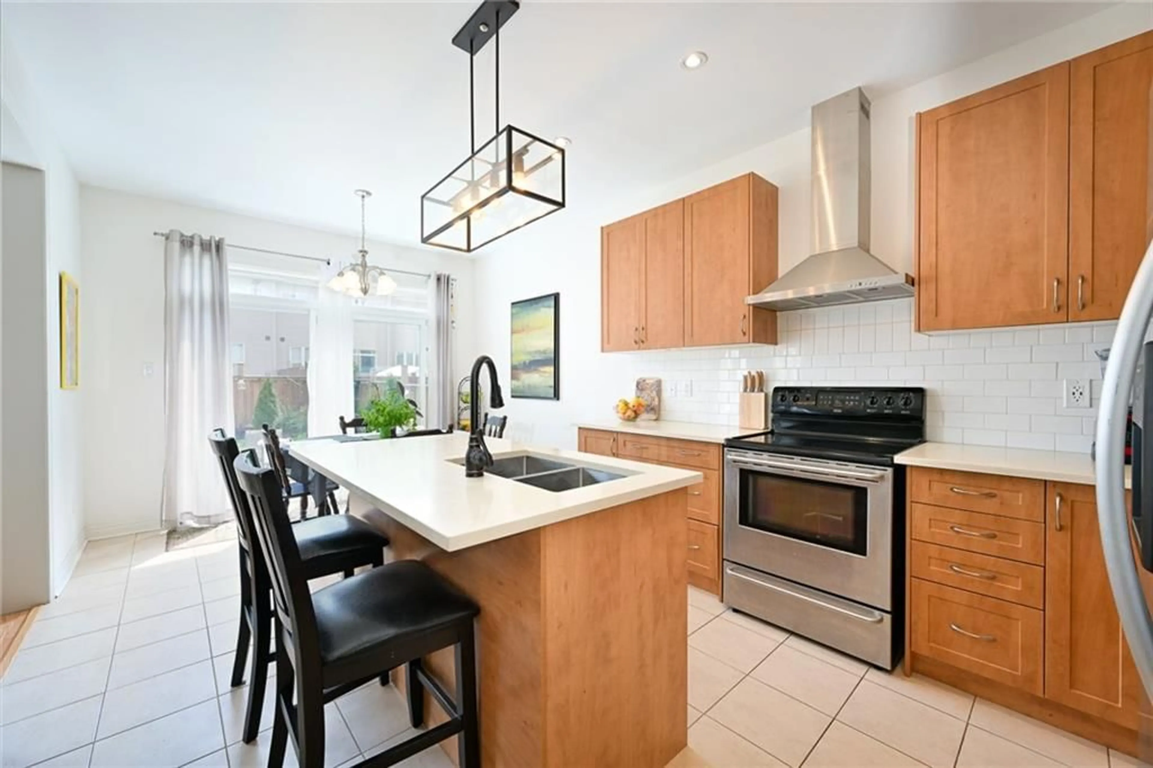 Contemporary kitchen for 109 Barlow Pl, Paris Ontario N3L 0G8