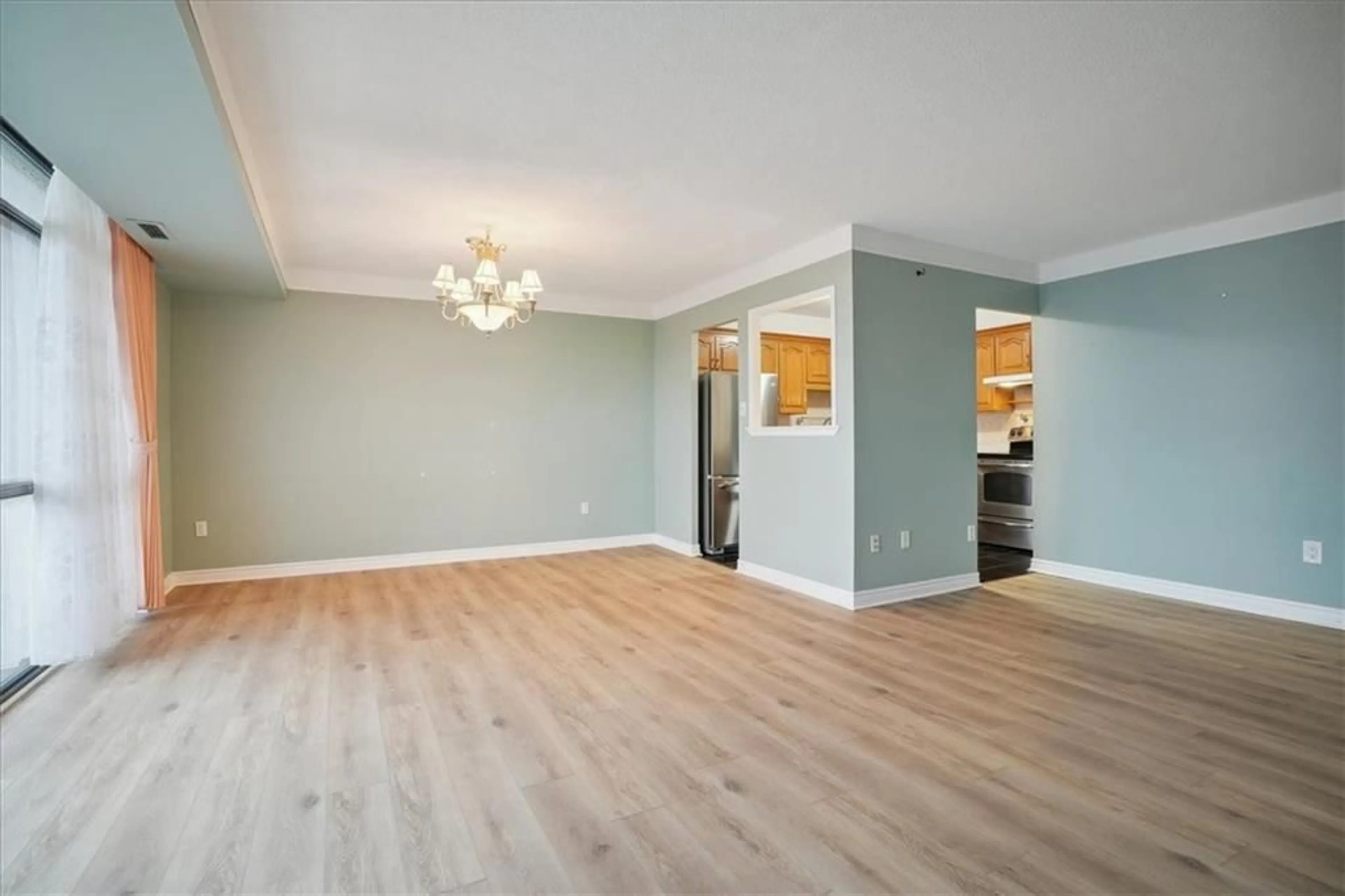 A pic of a room for 301 Frances Ave #404, Stoney Creek Ontario L8E 3W6