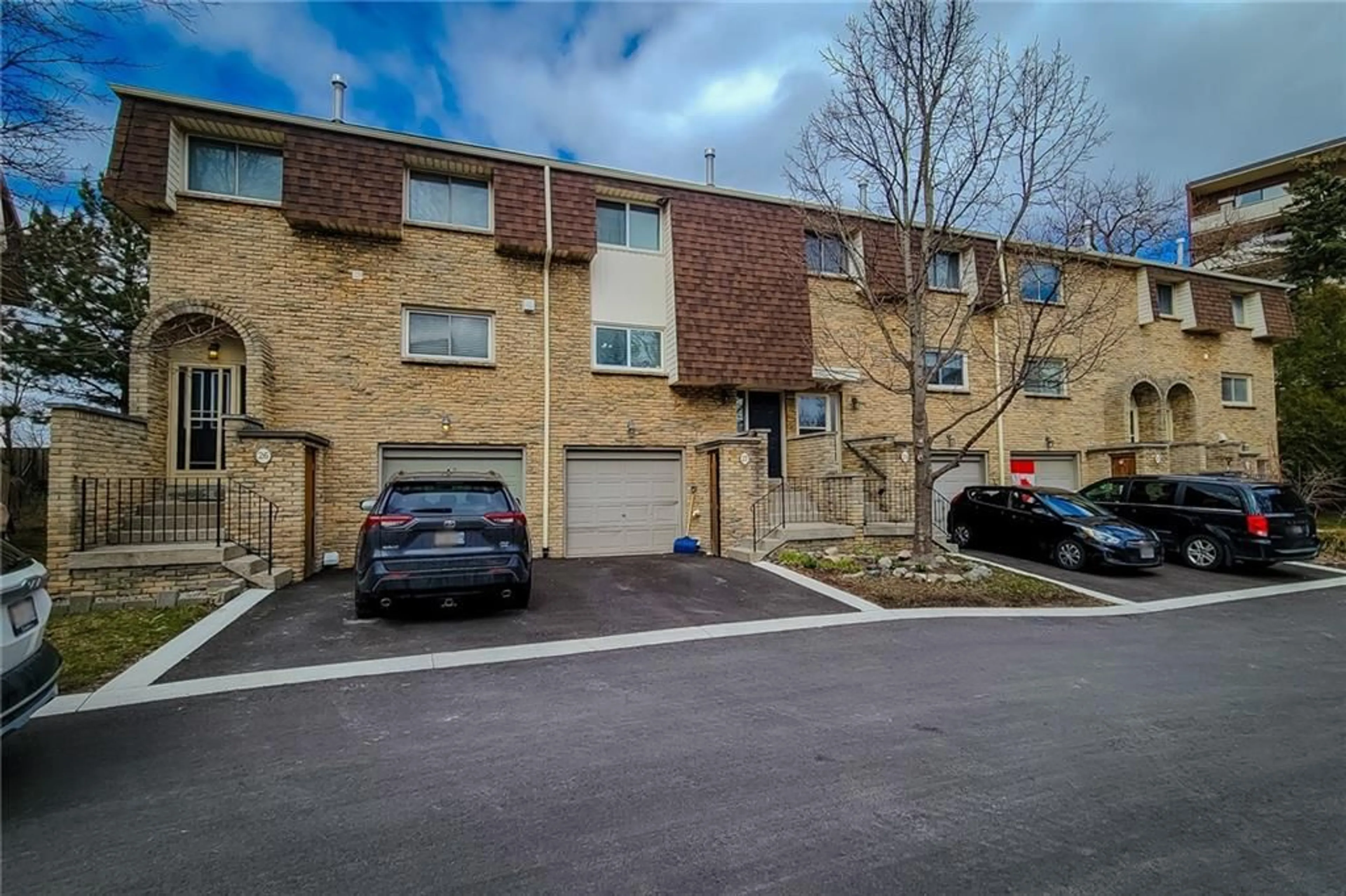 A pic from exterior of the house or condo for 27 Melanie Cres, Waterdown Ontario L0R 2H0